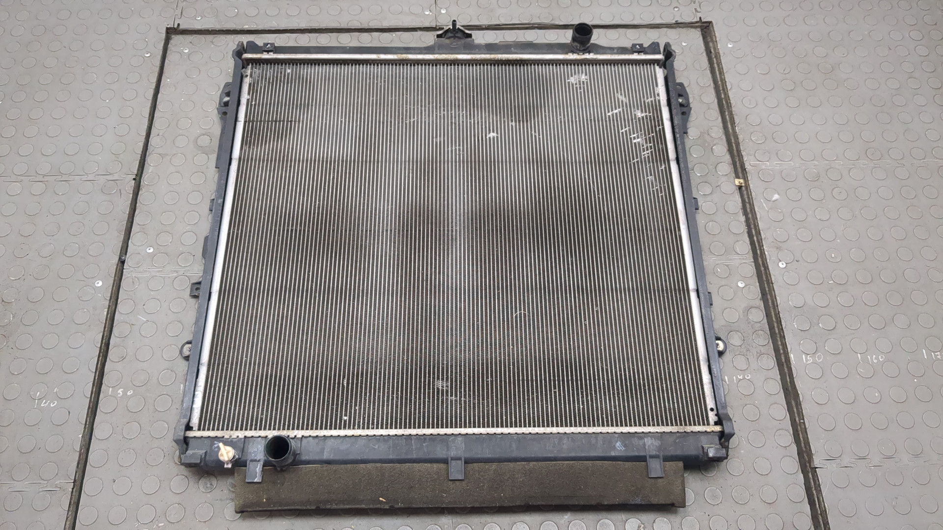 Радиатор охлаждения двигателя основной