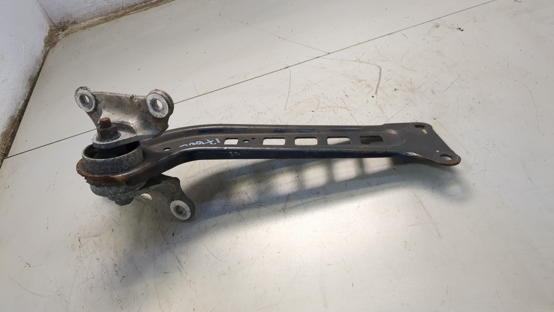 Рычаг задний левый
