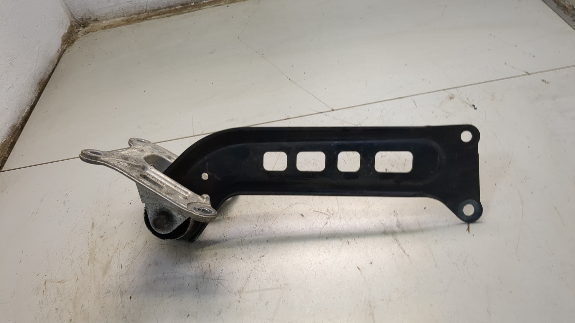 Рычаг задний правый