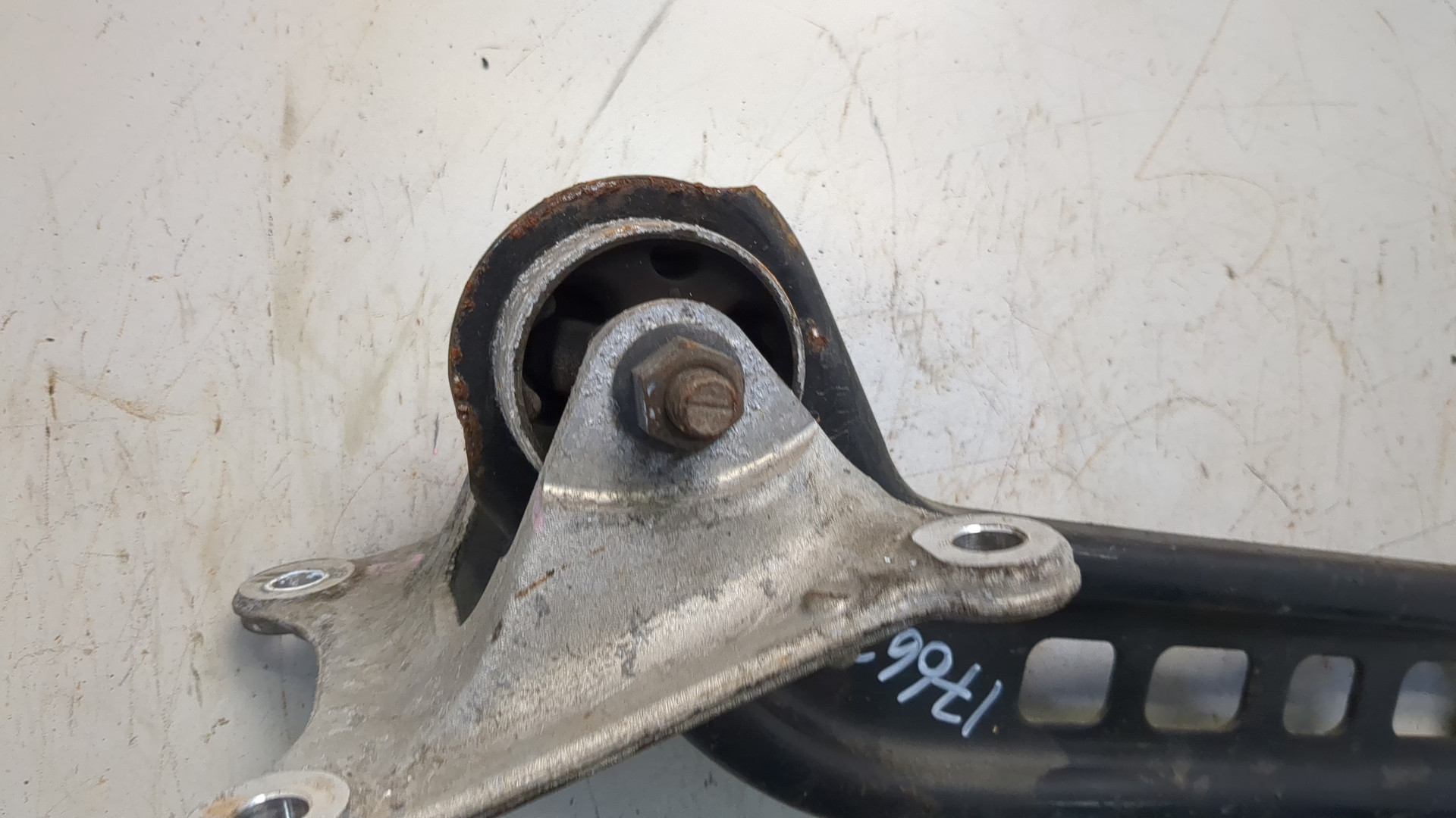 Рычаг задний правый