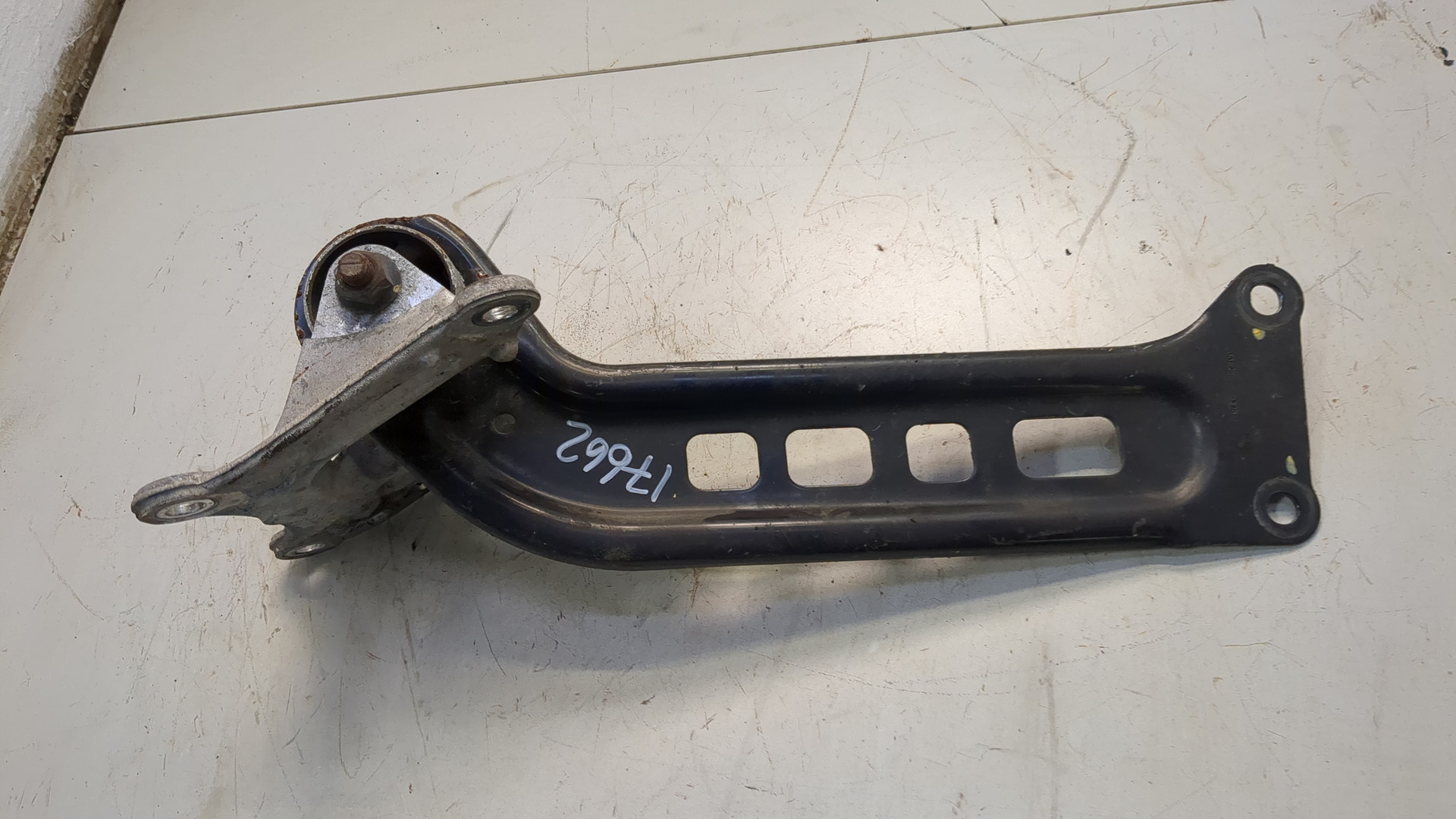 Рычаг задний правый