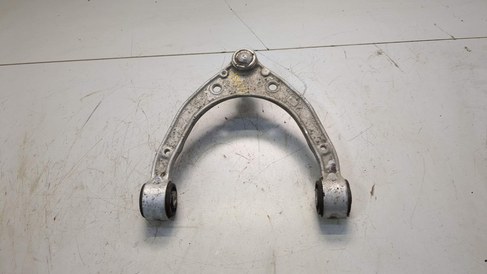 Рычаг передний