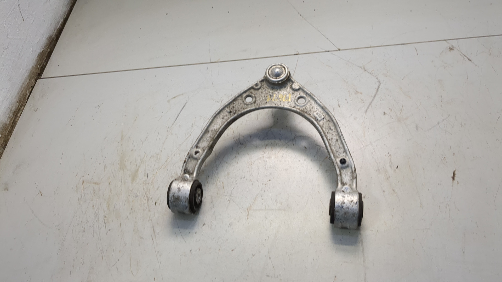 Рычаг передний