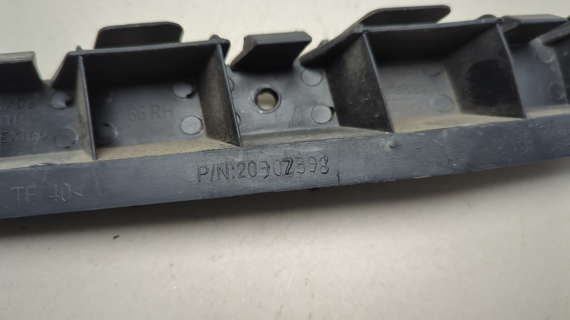 Кронштейн заднего бампера правый