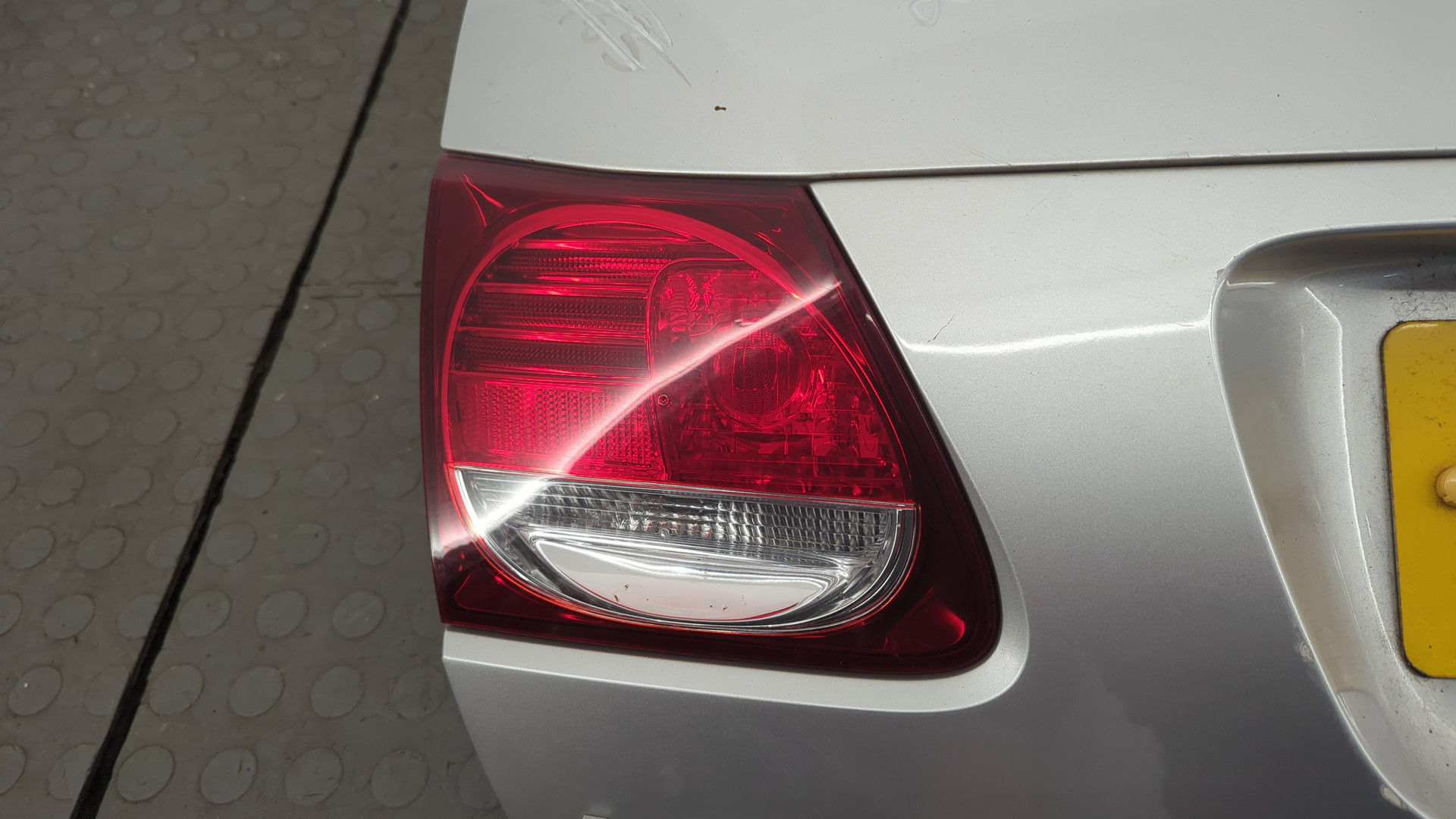 Дверь багажника