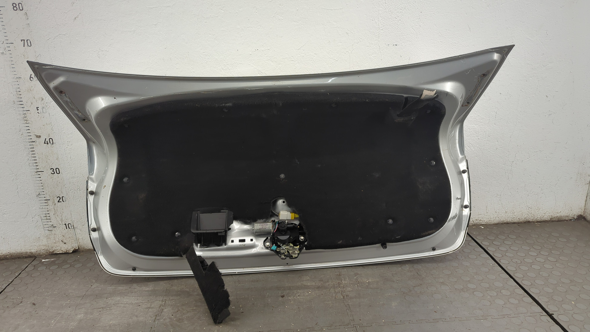 Дверь багажника