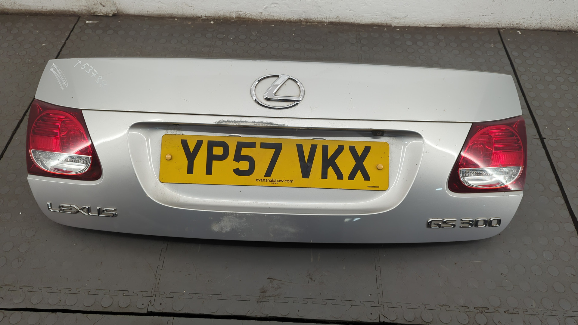 Дверь багажника