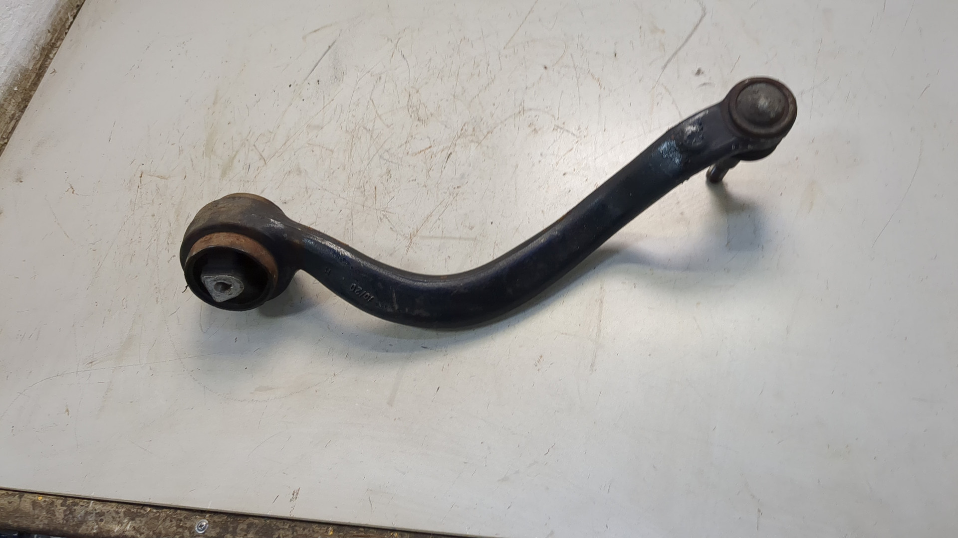 Рычаг передний правый