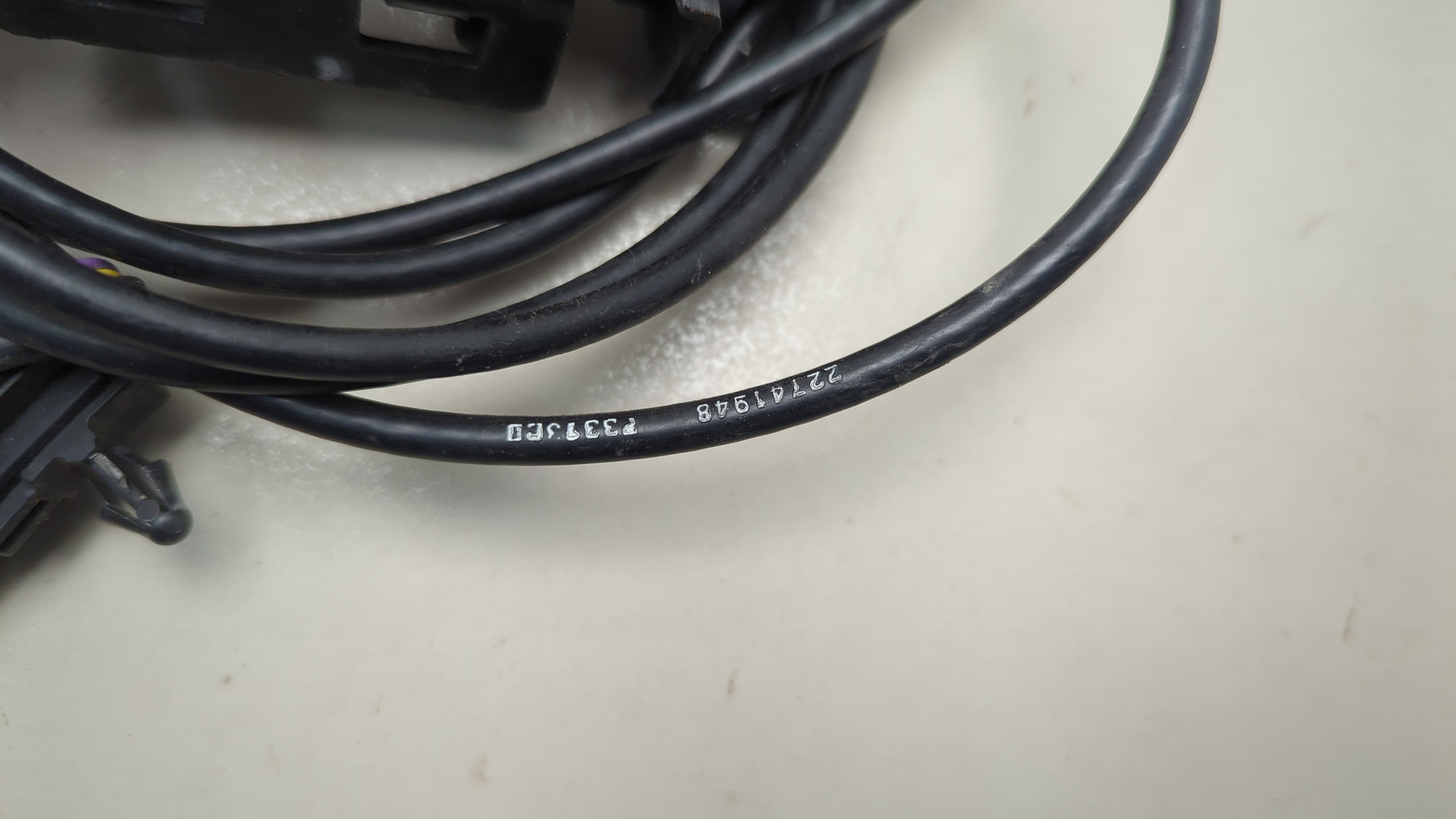 Замок капота