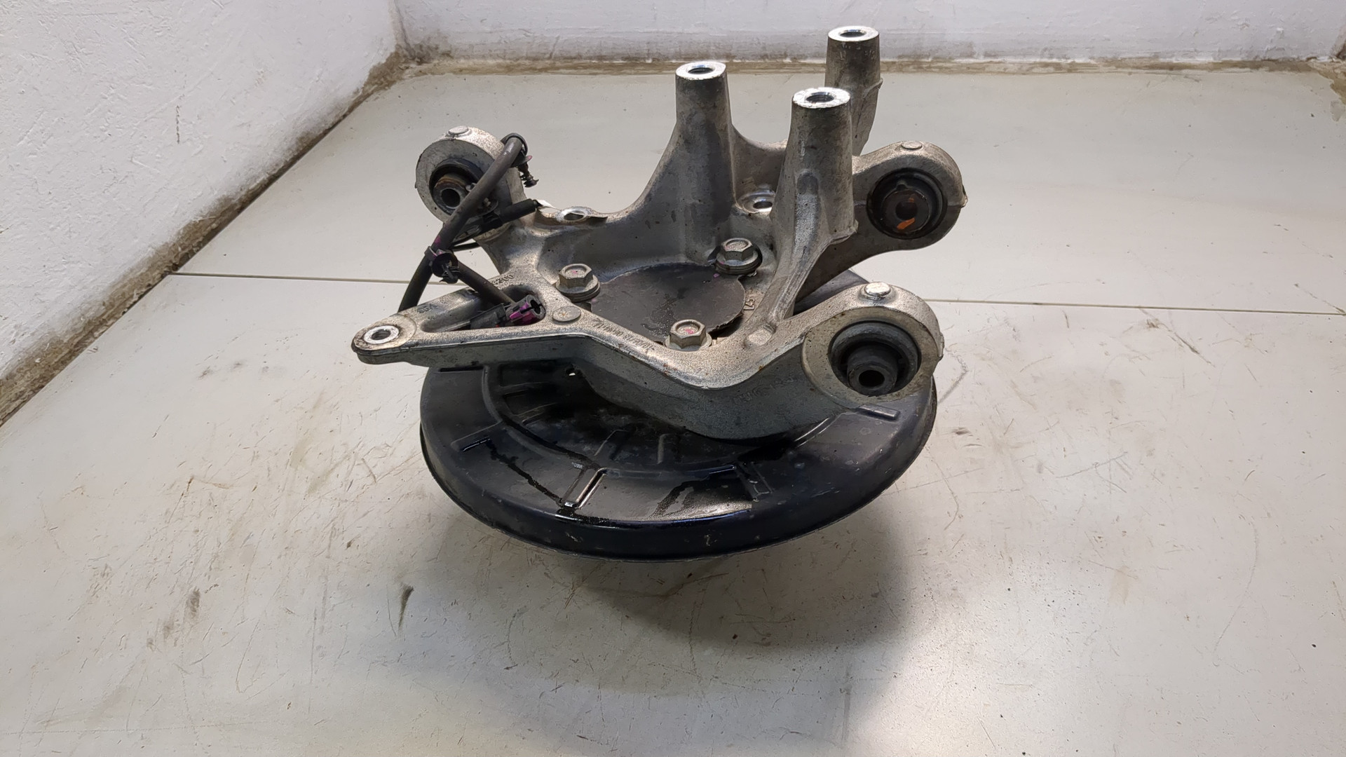 Кулак поворотный задний левый