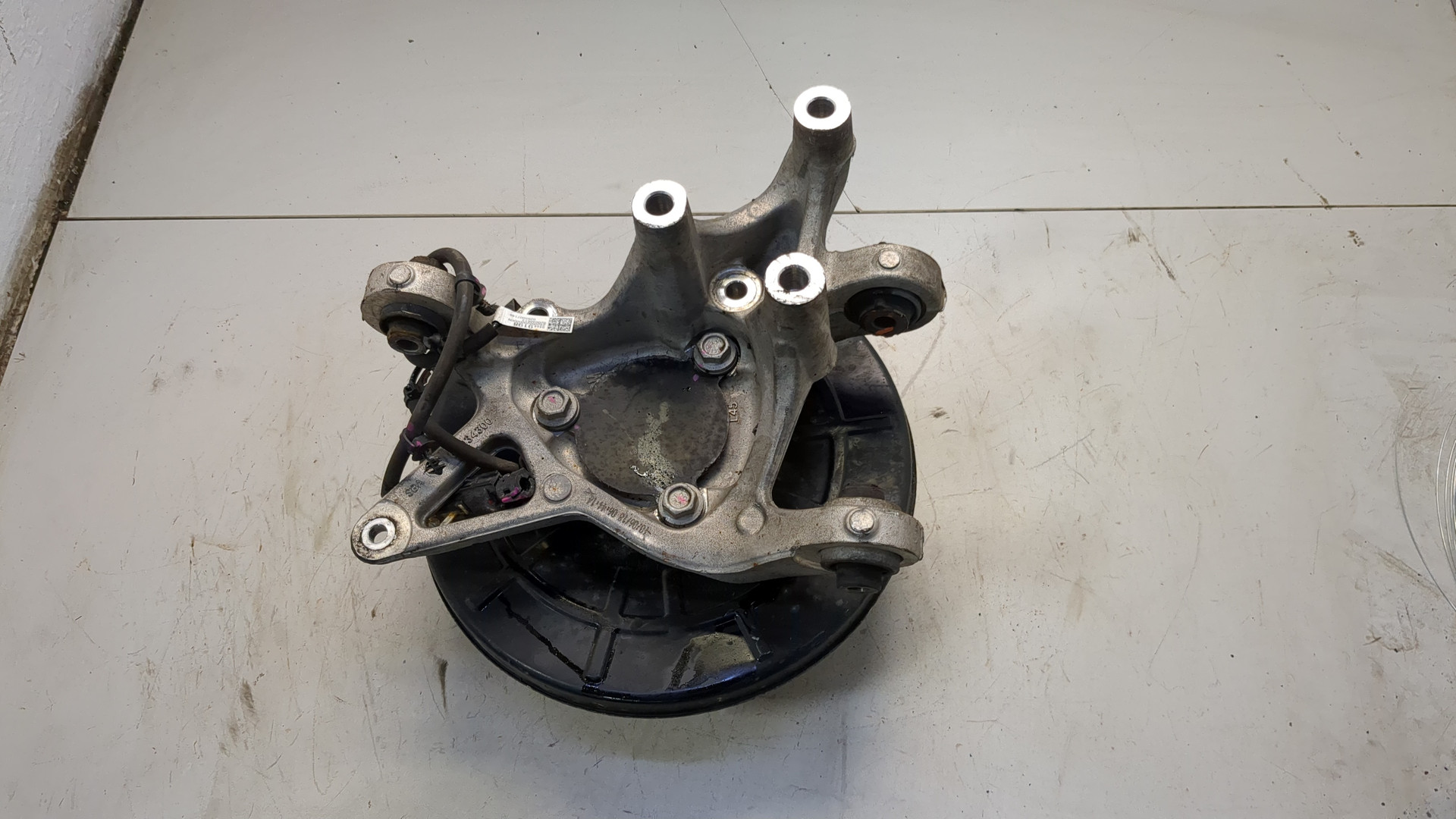 Кулак поворотный задний левый