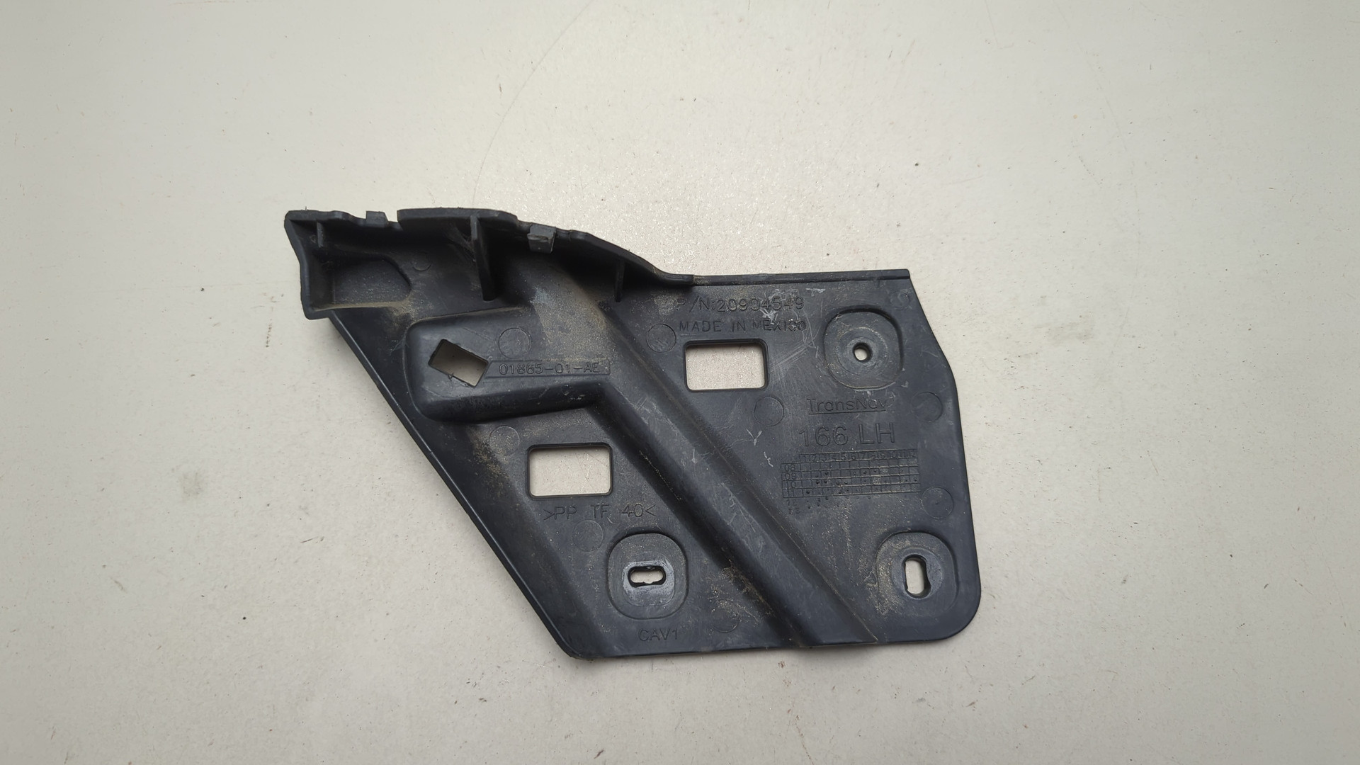 Кронштейн заднего бампера левый