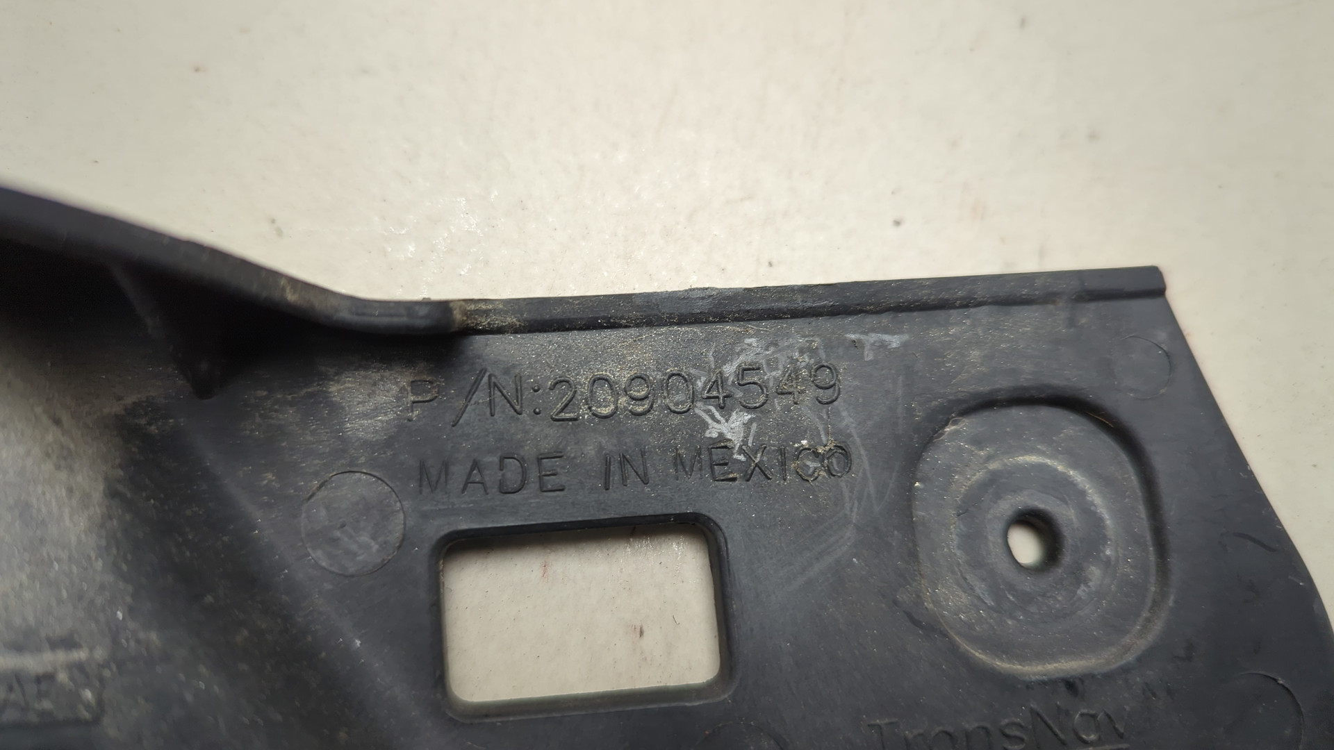 Кронштейн заднего бампера левый