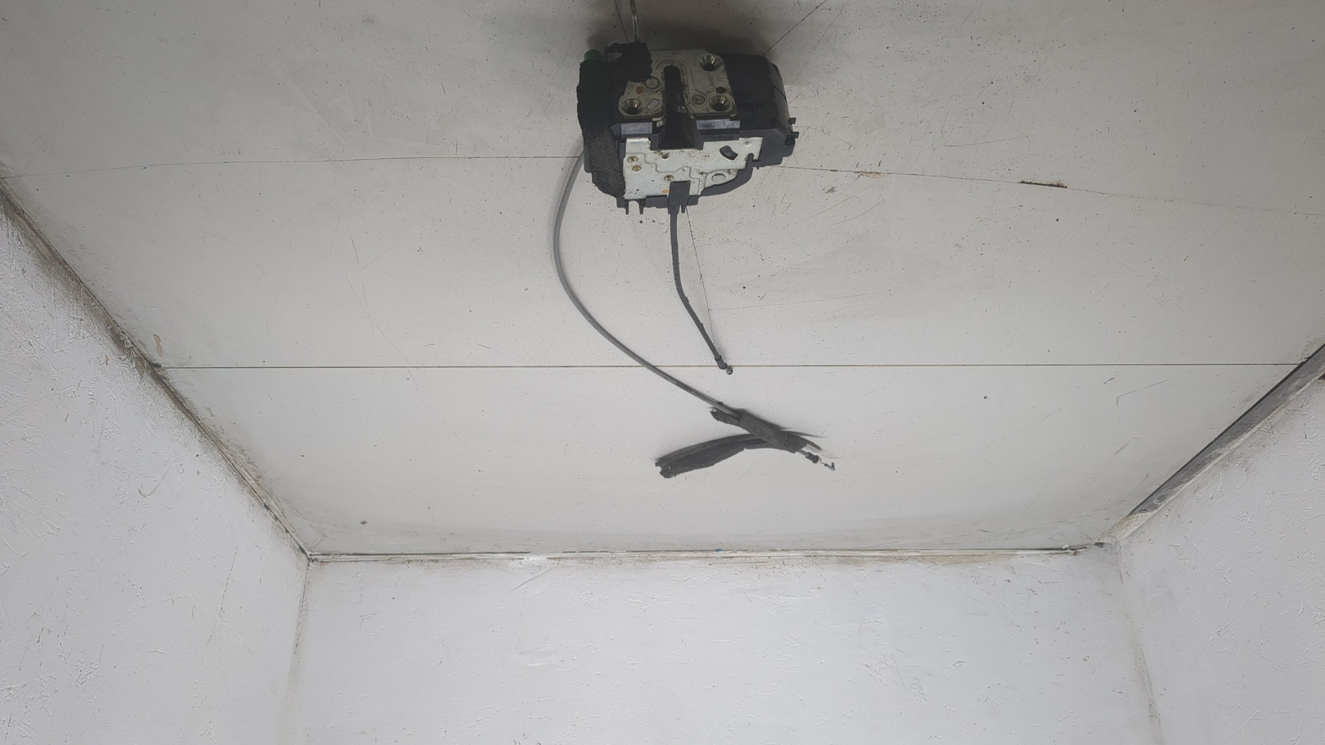 Замок двери передней правой