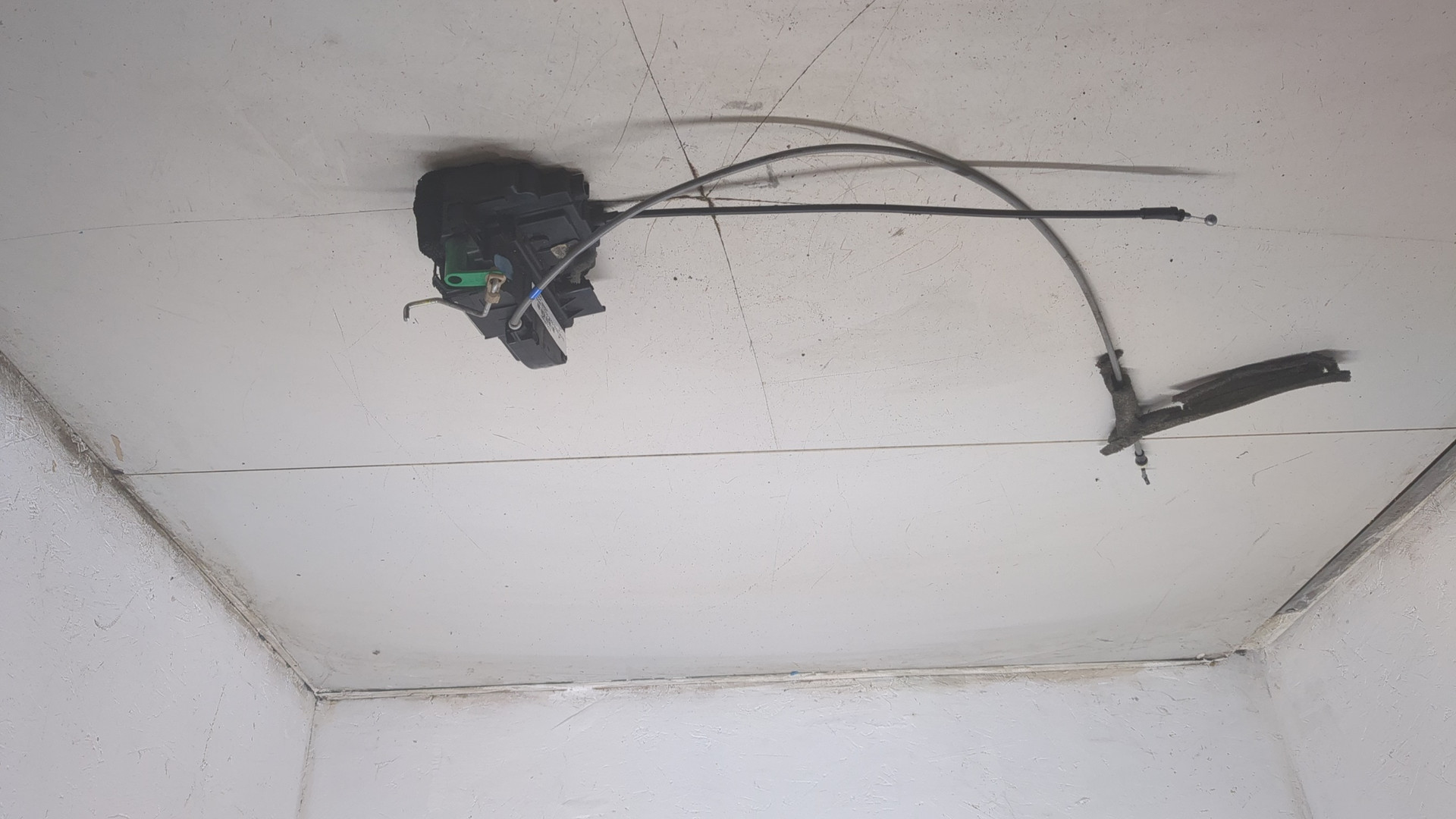 Замок двери передней правой