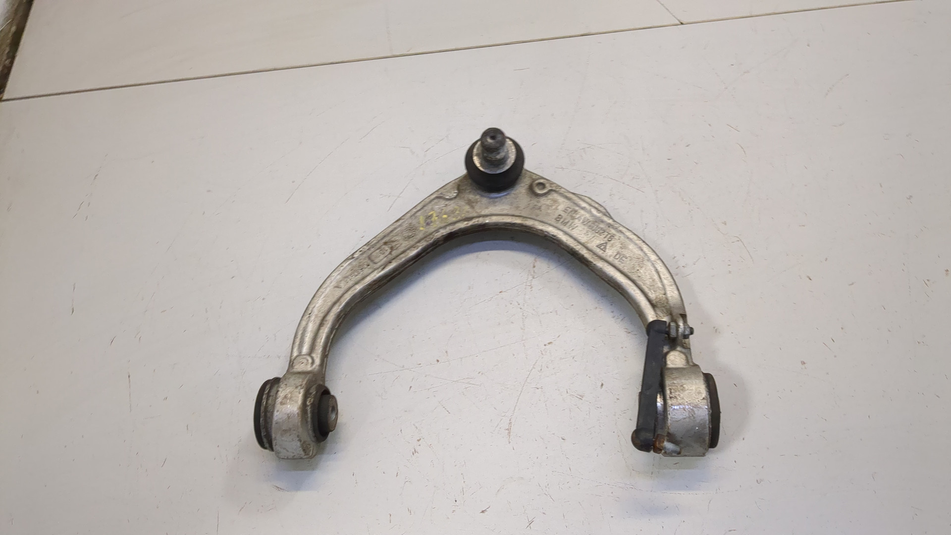 Рычаг передний правый