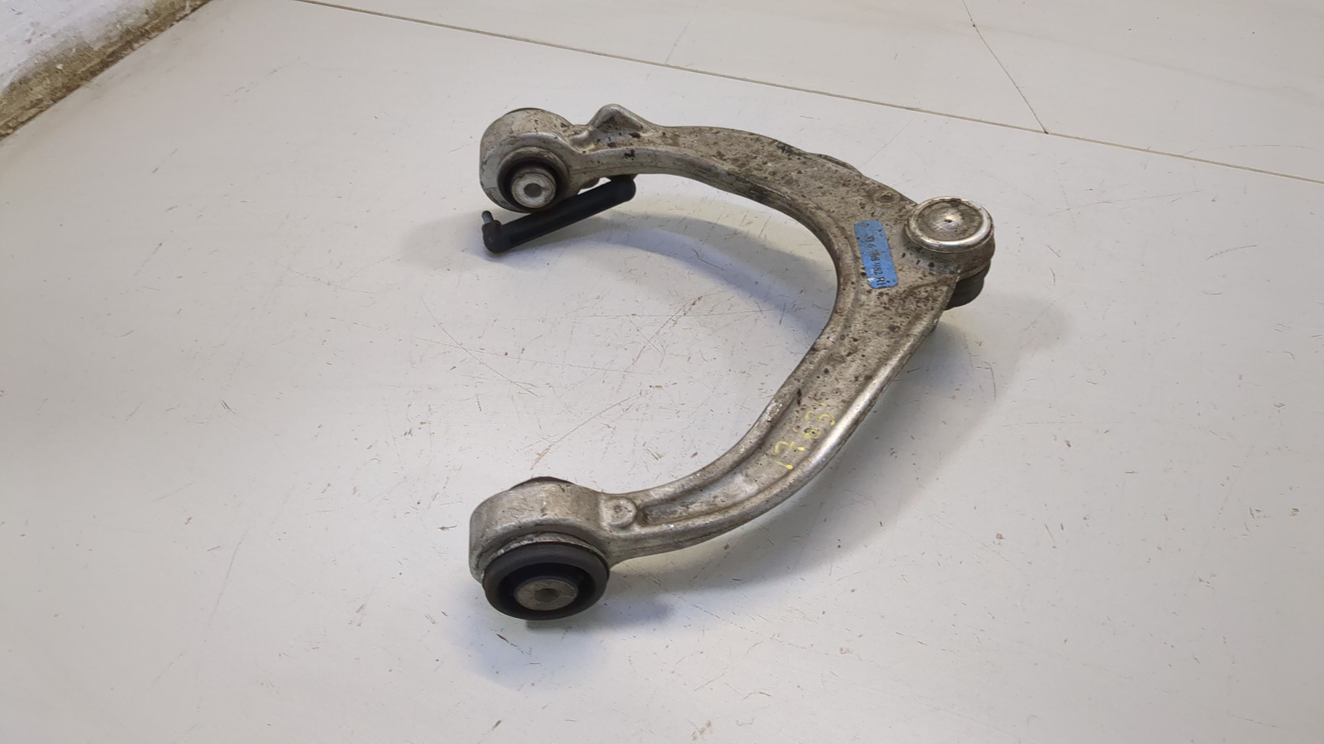 Рычаг передний правый