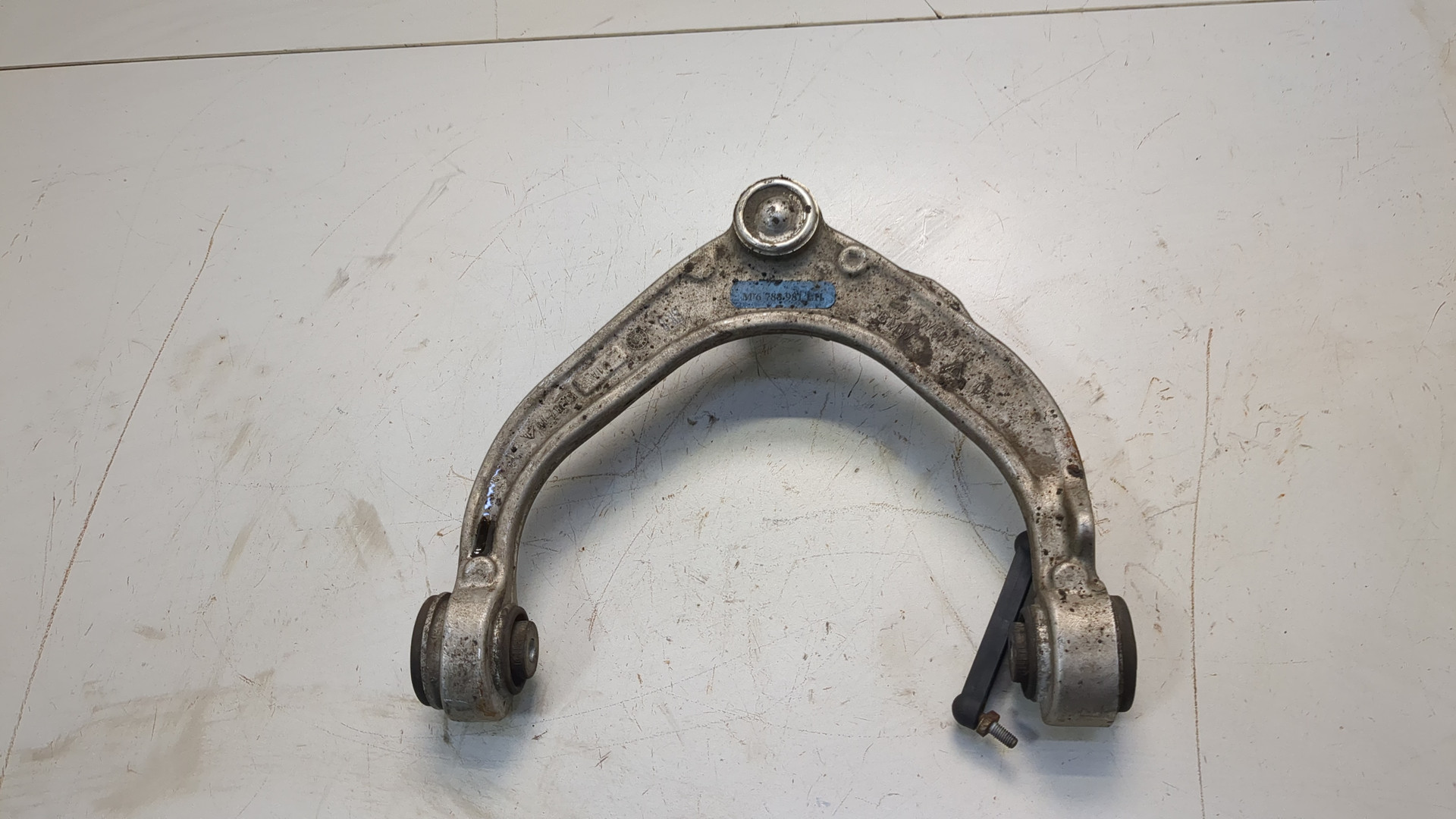 Рычаг передний левый