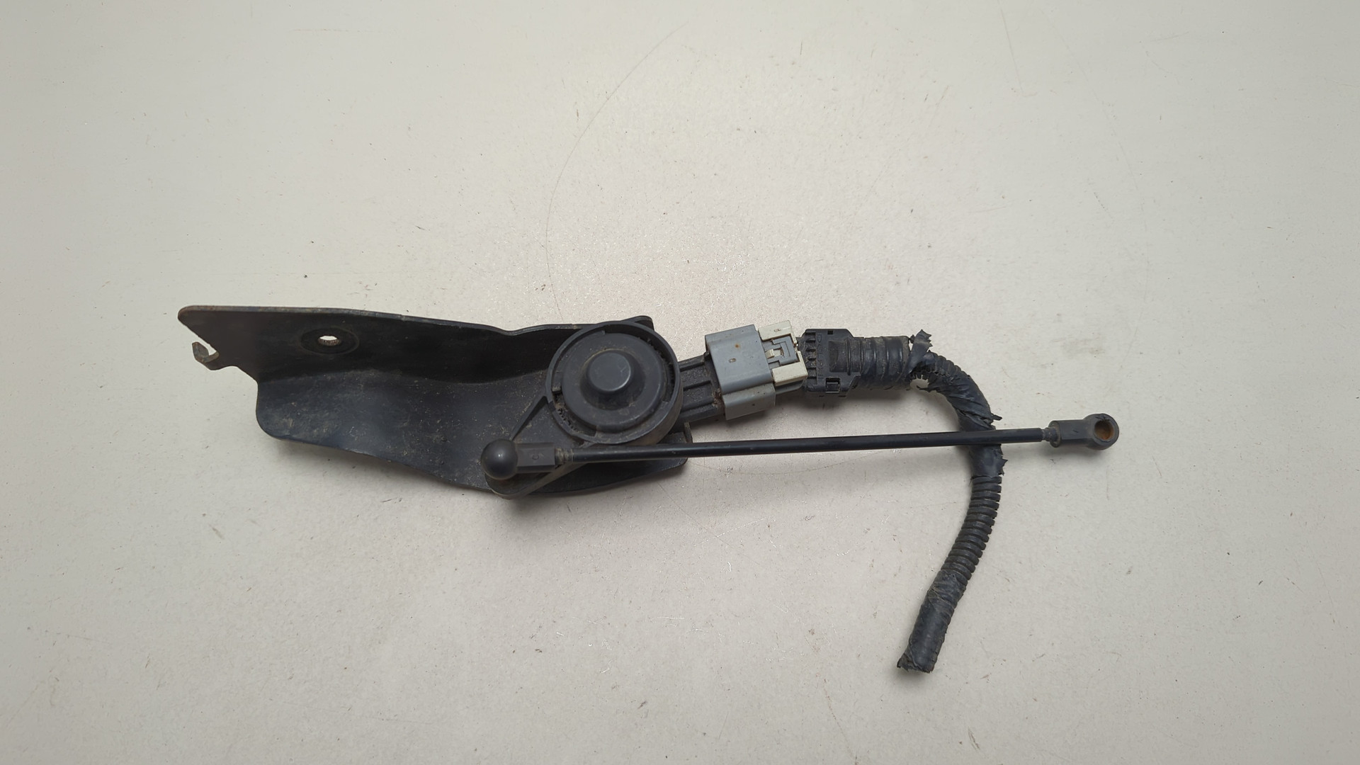 Датчик регулировки дорож. просвета для SRX 2009-2016