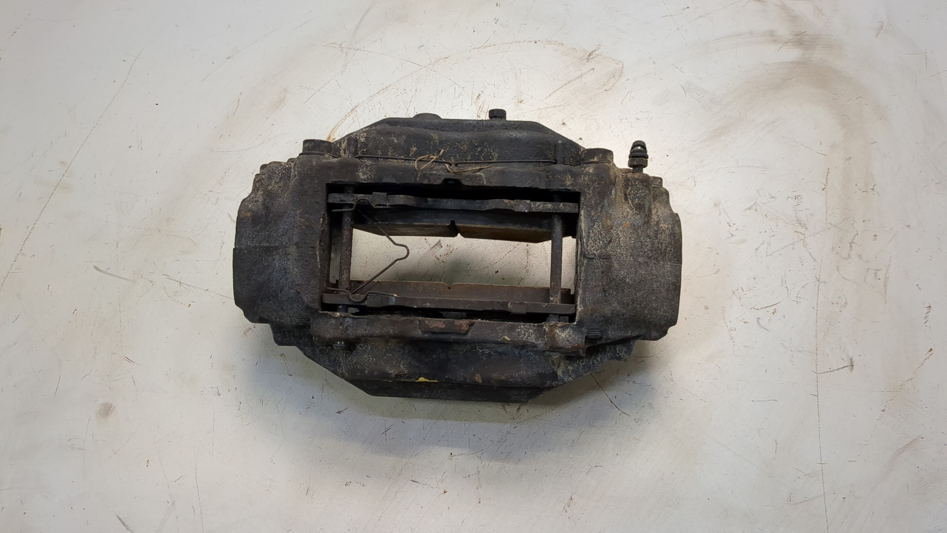 Суппорт передний правый