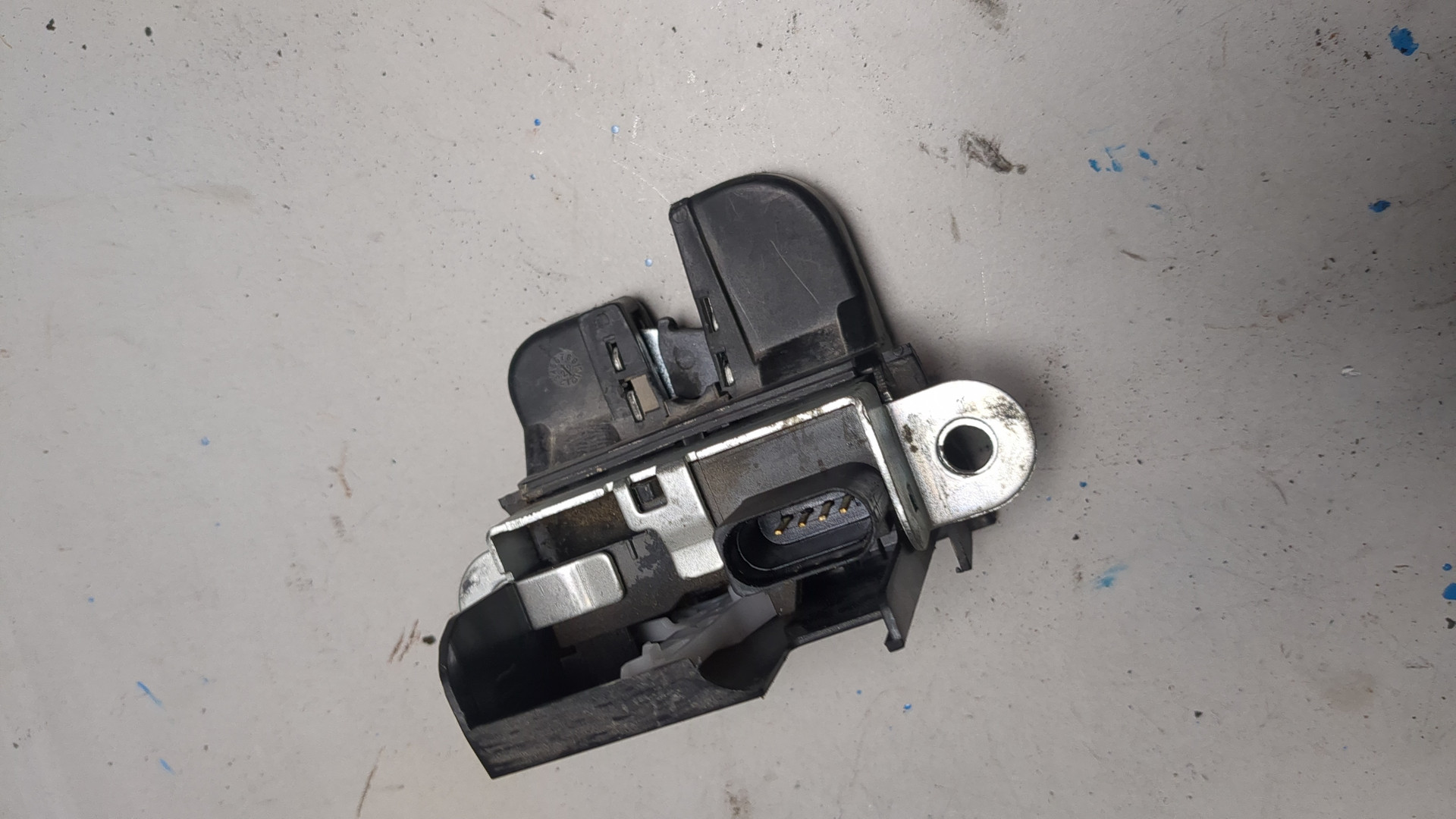 Замок багажника