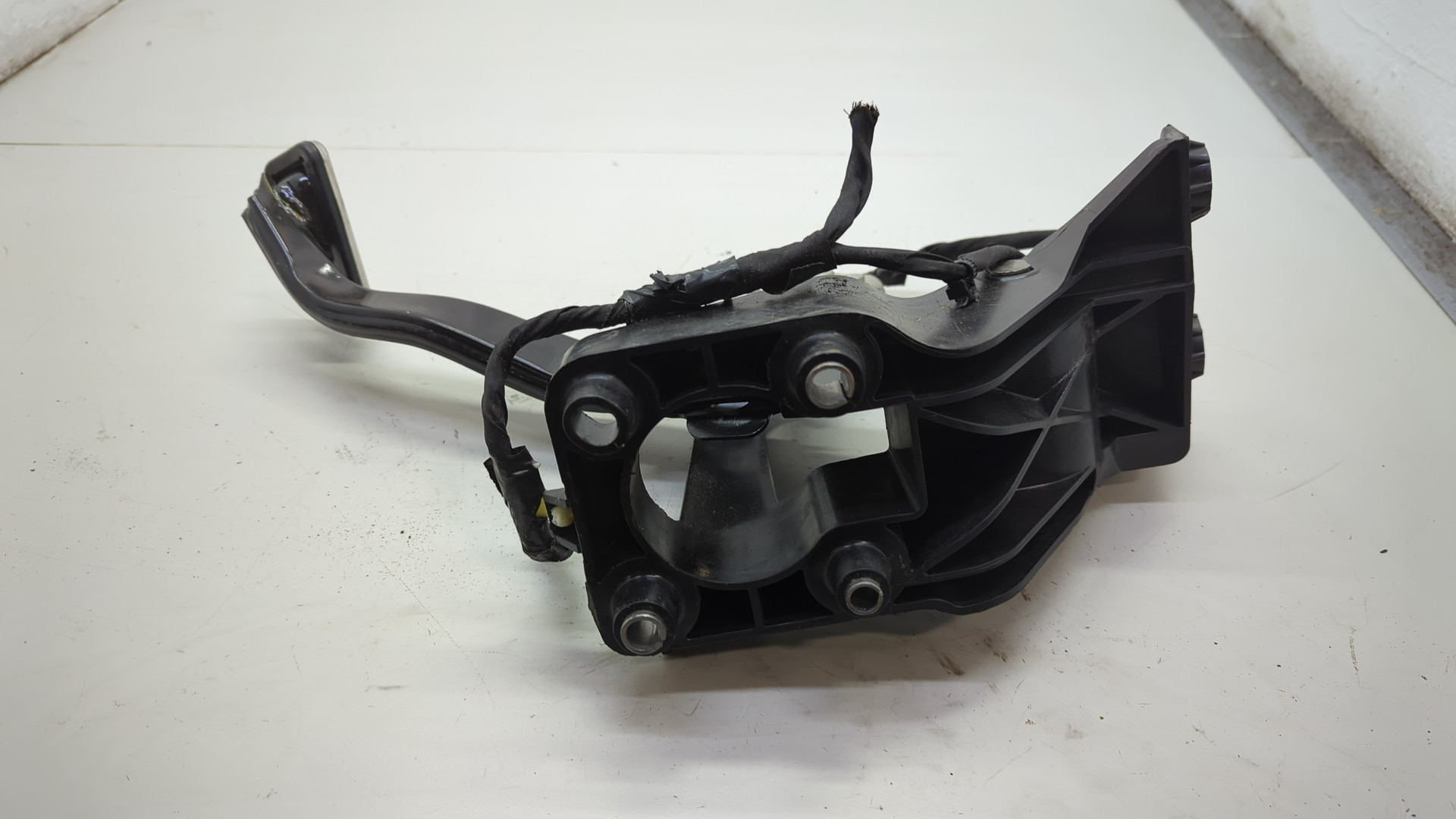 Педаль тормоза