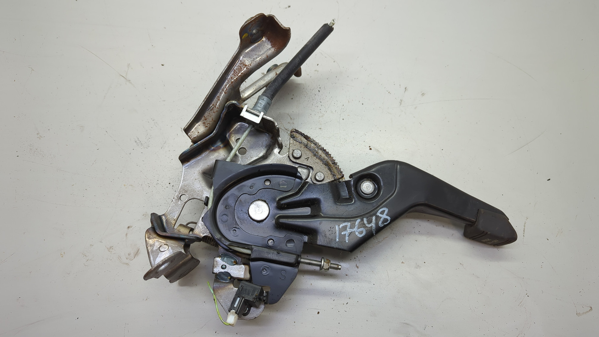 Рычаг стояночного тормоза