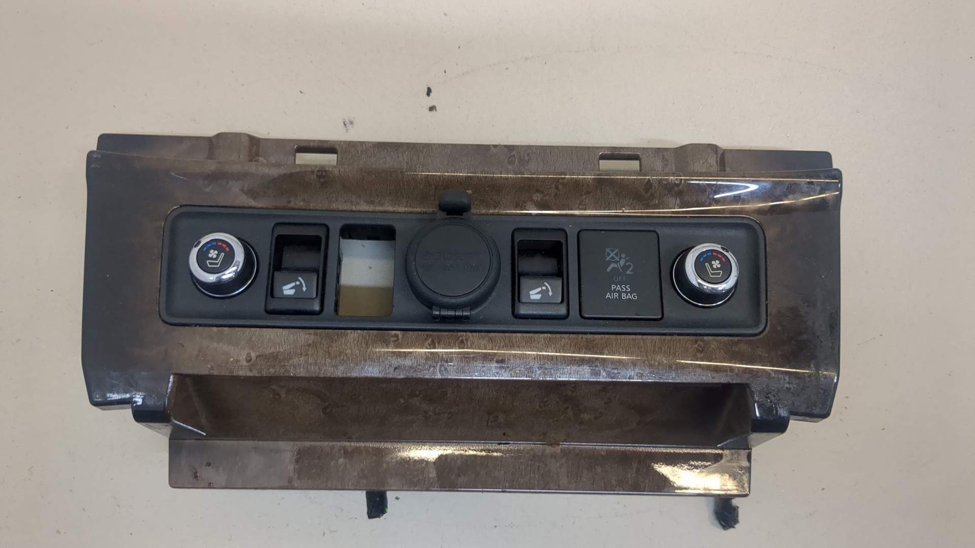 Кнопка обогрева сидений