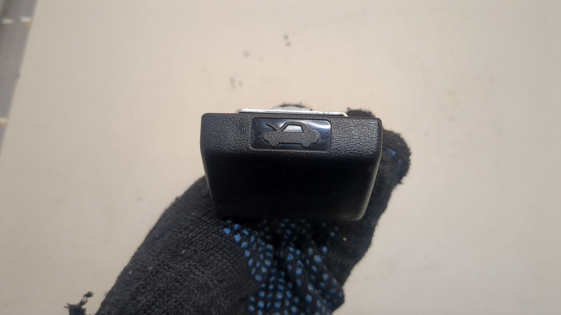 Ручка открывания капота