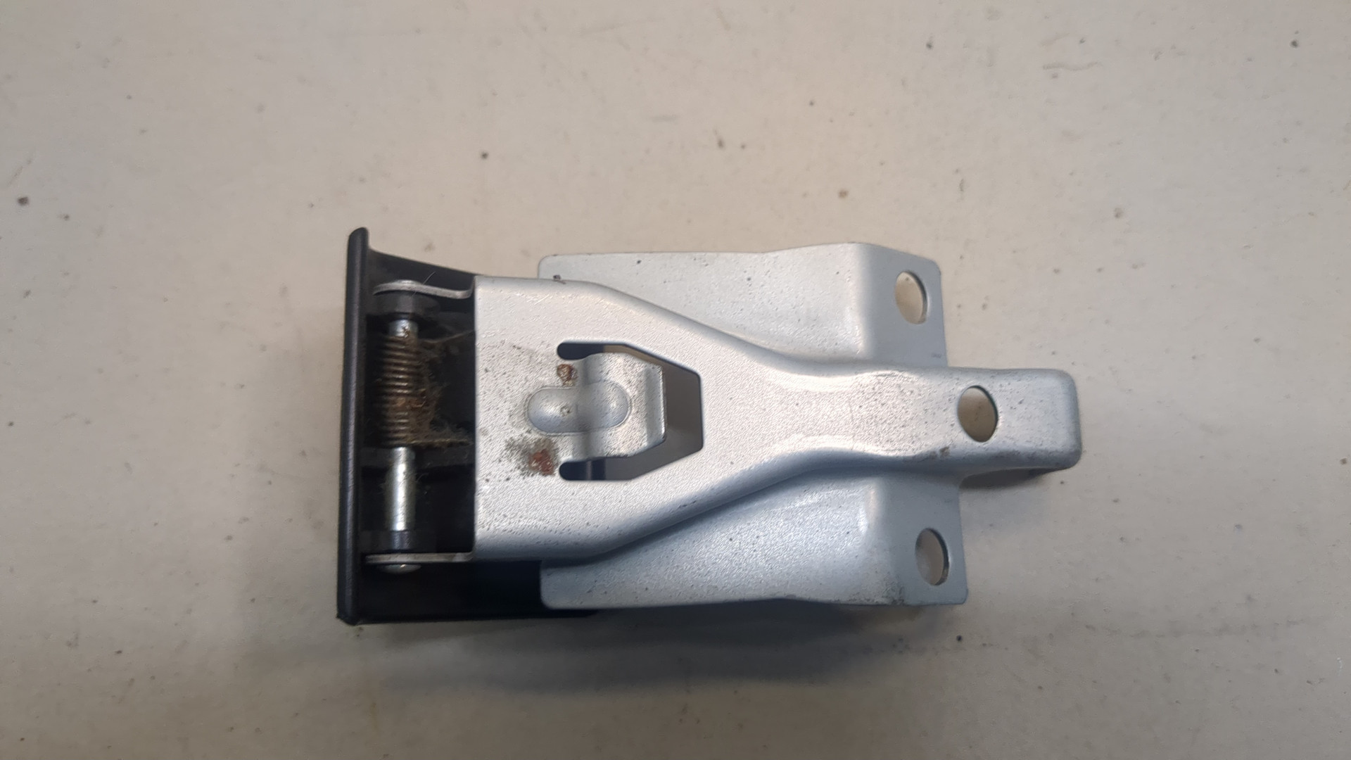 Ручка открывания капота