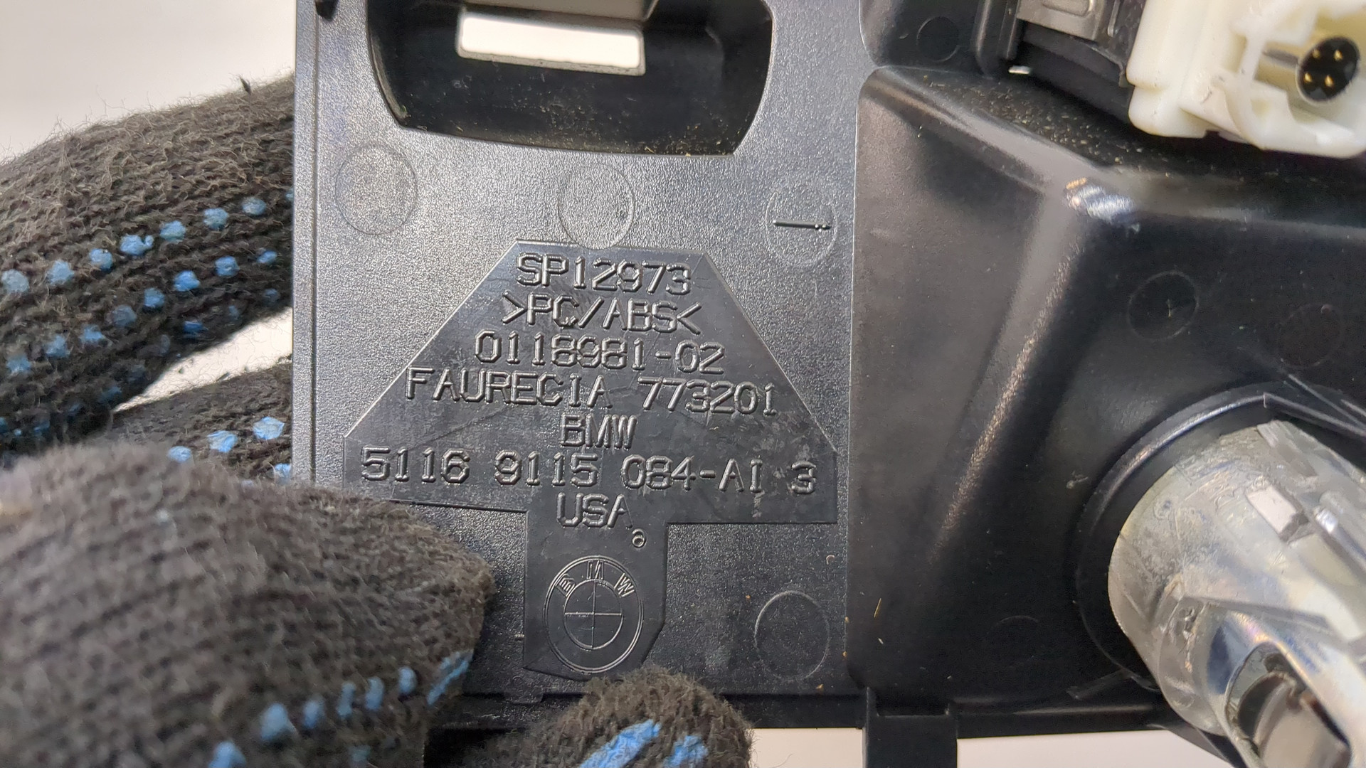 Гнездо AUX / USB IN