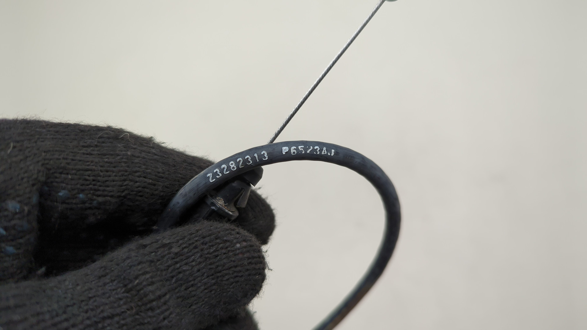 Замок капота