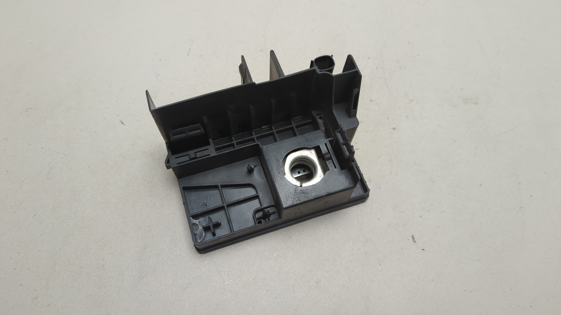 Клемма аккумулятора -