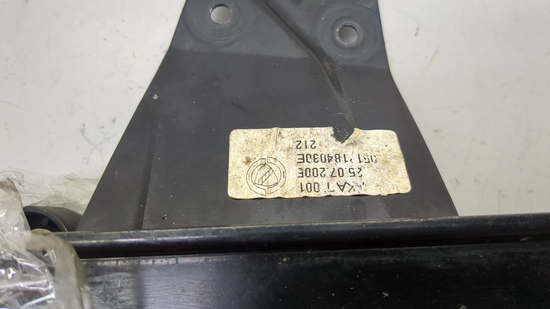 Стеклоподъемник электр. передний правый