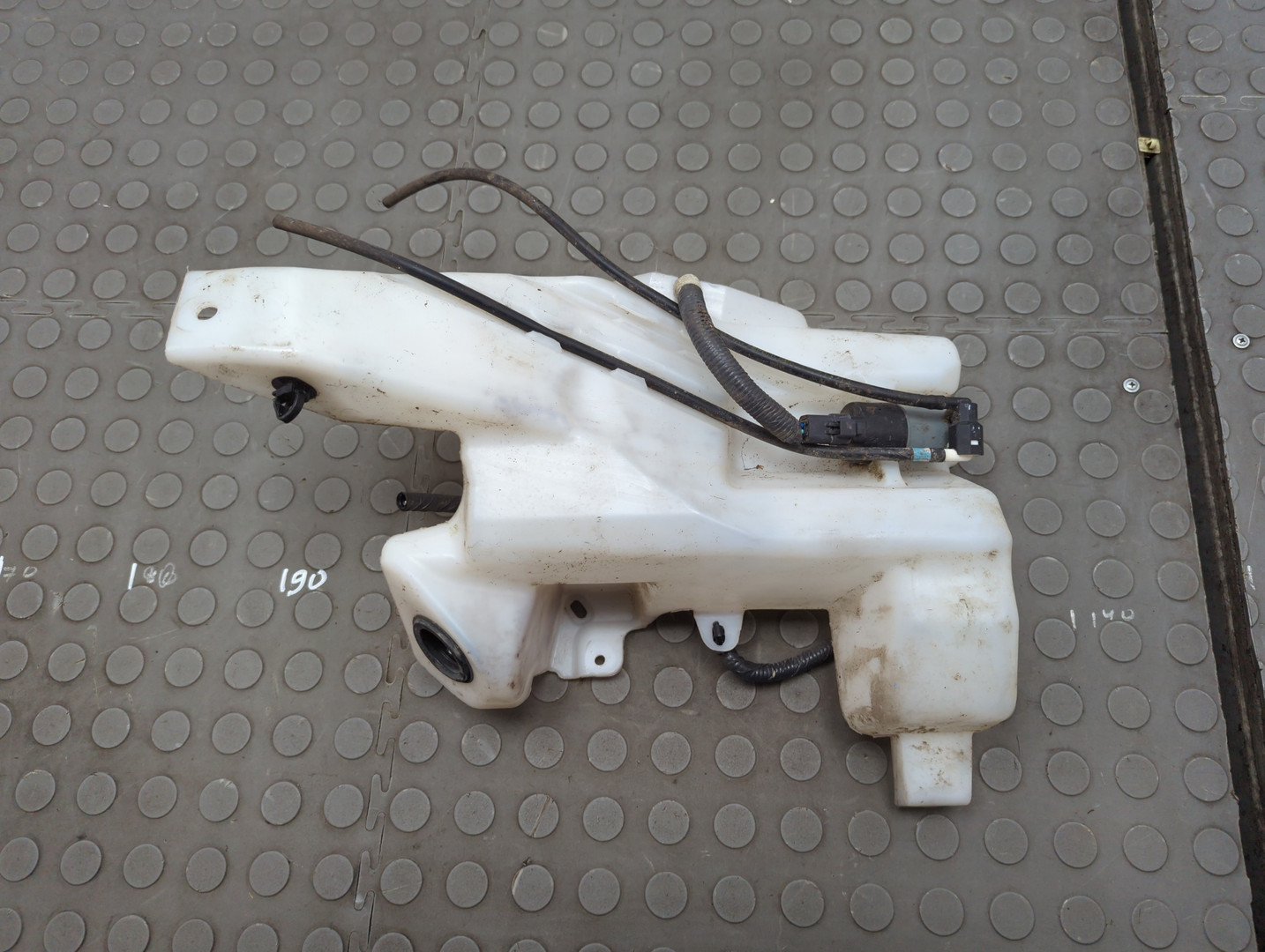 Бачок омывателя лобового стекла