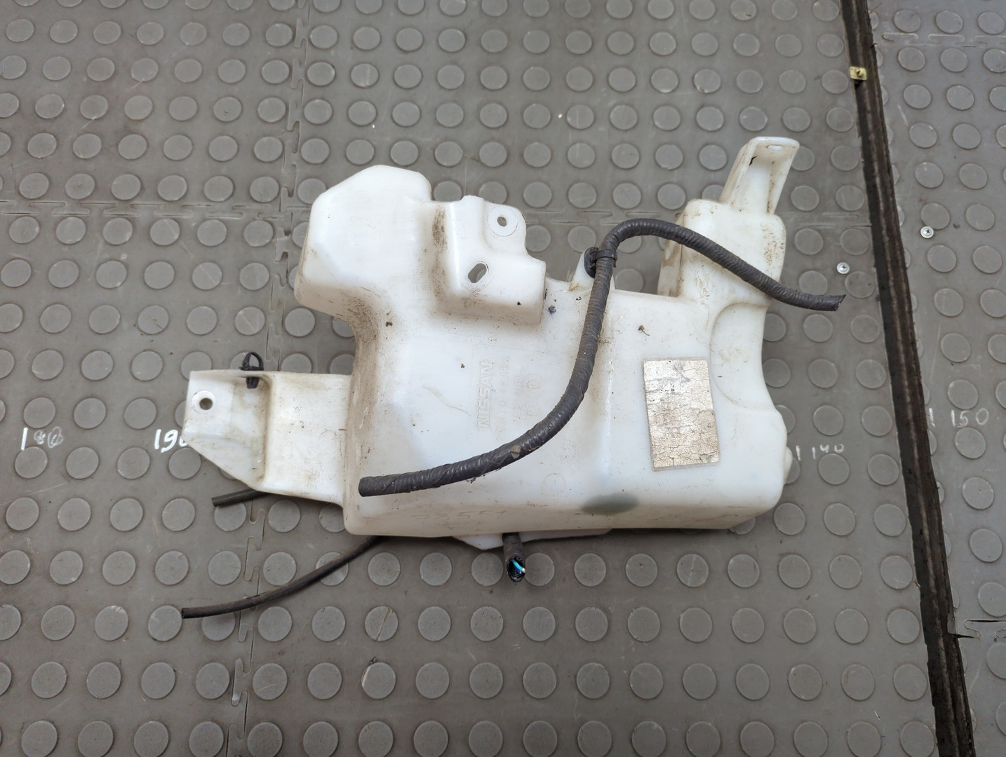 Бачок омывателя лобового стекла