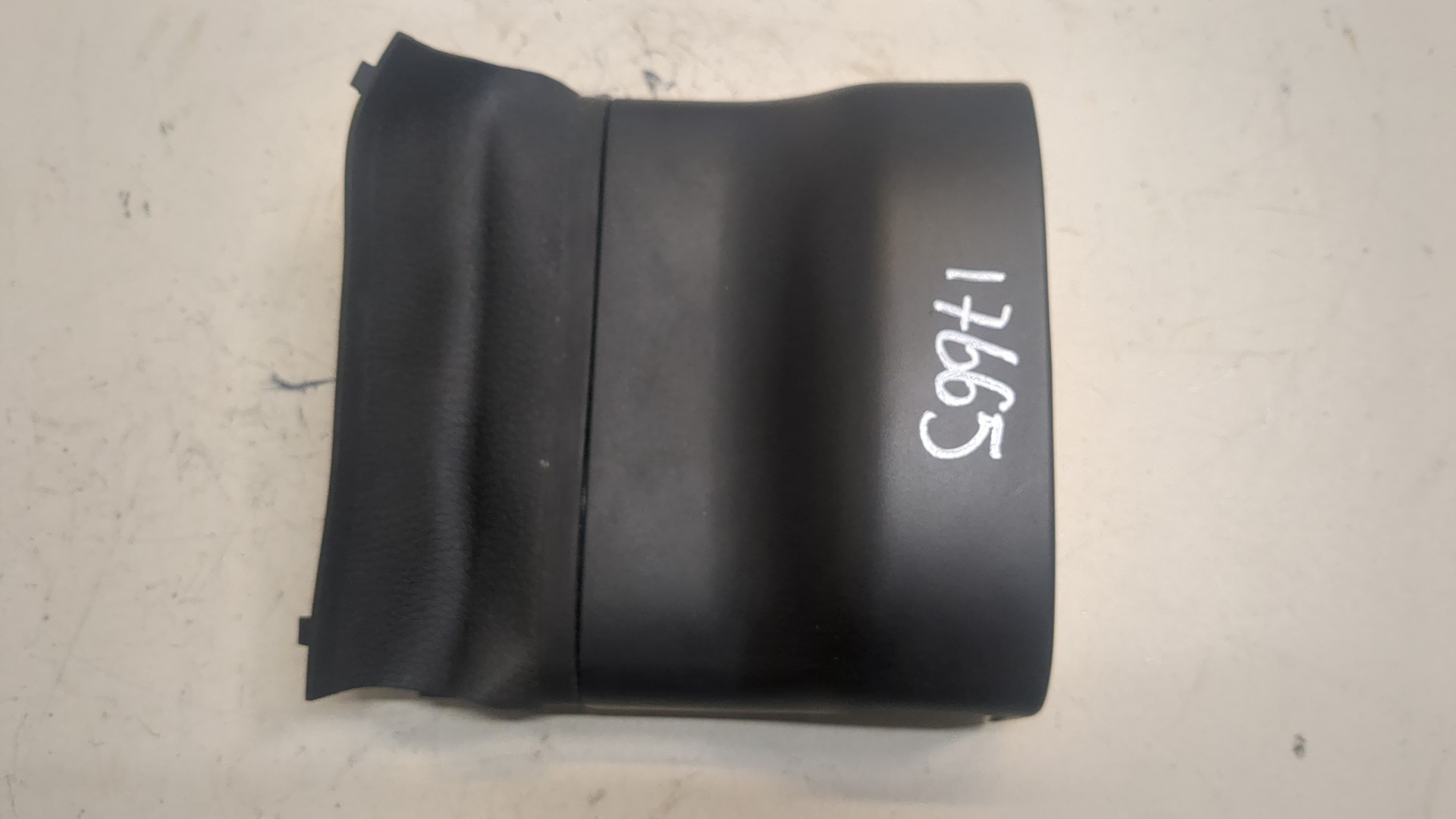 Кожух рулевой колонки