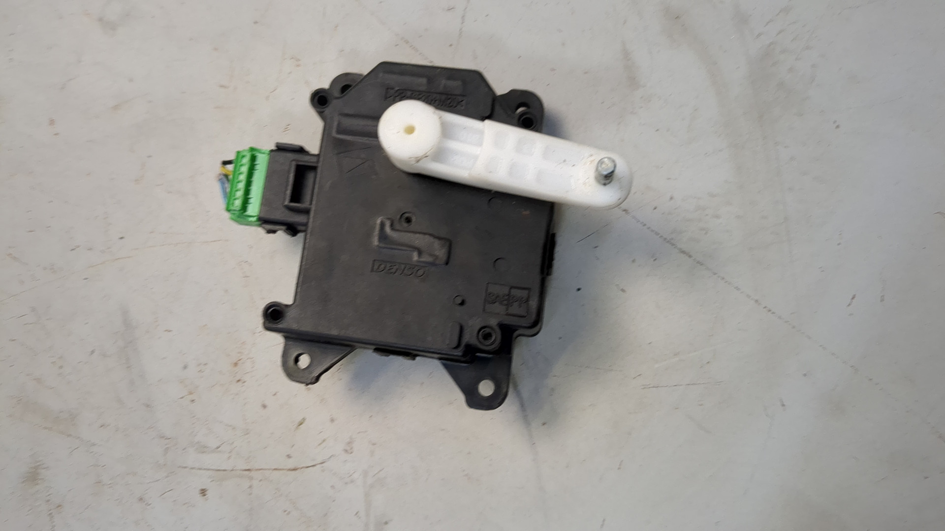 Моторчик заслонки печки