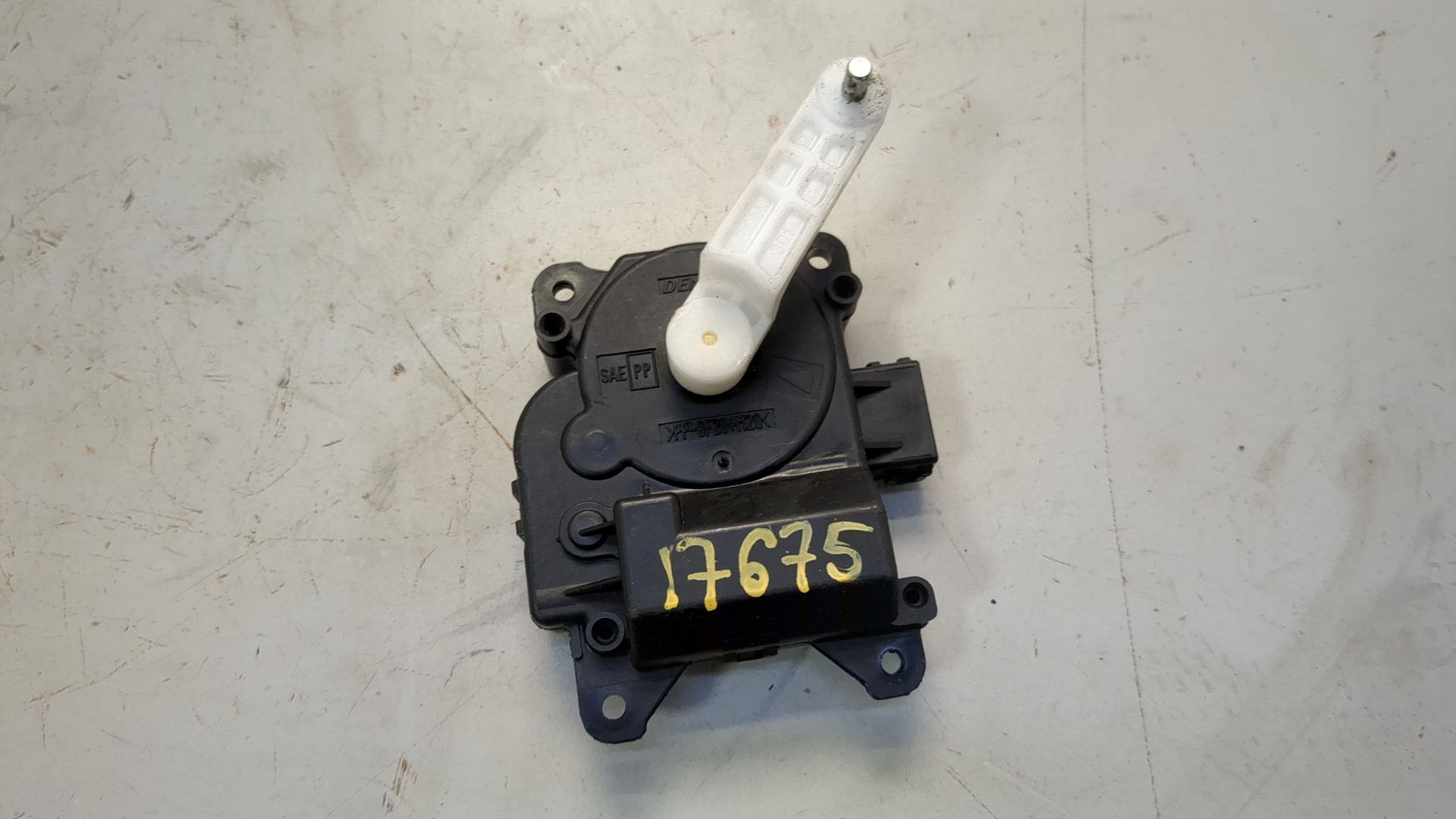 Моторчик заслонки печки