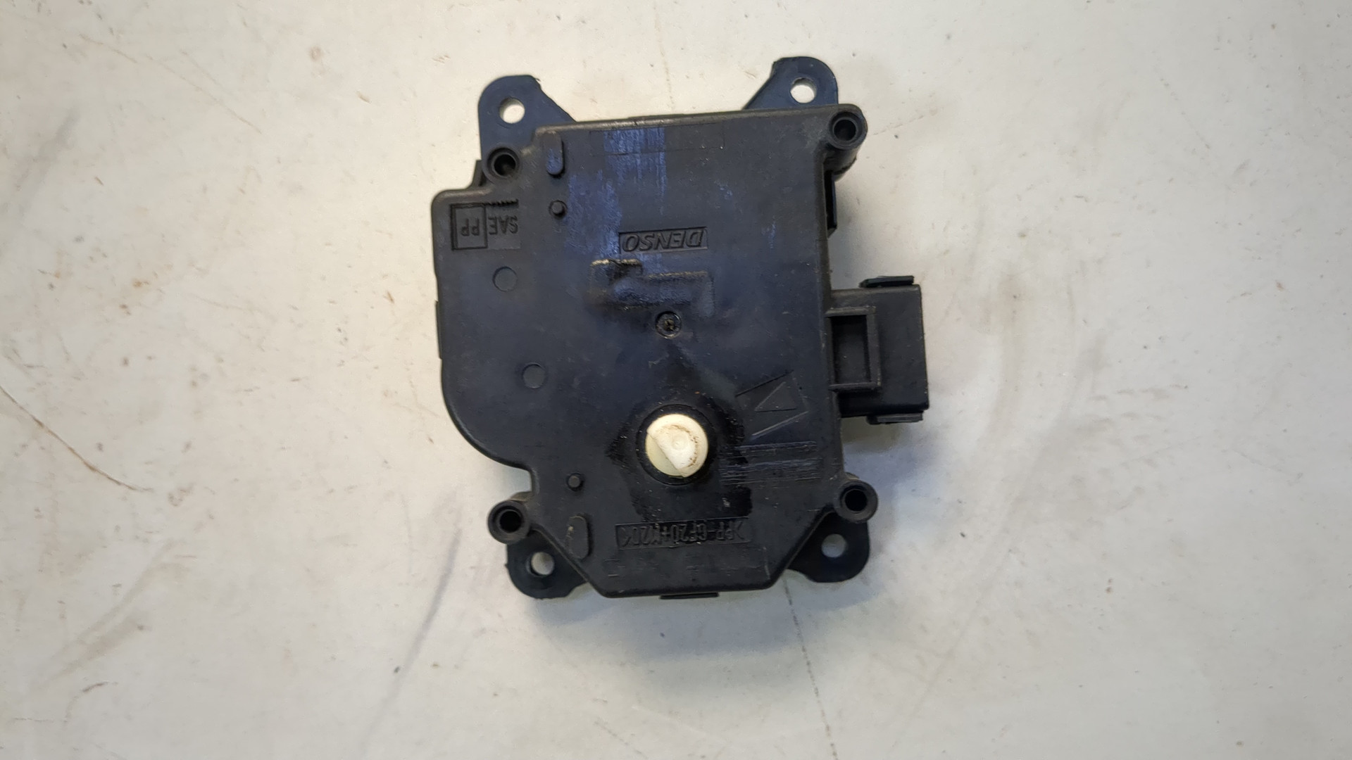 Моторчик заслонки печки