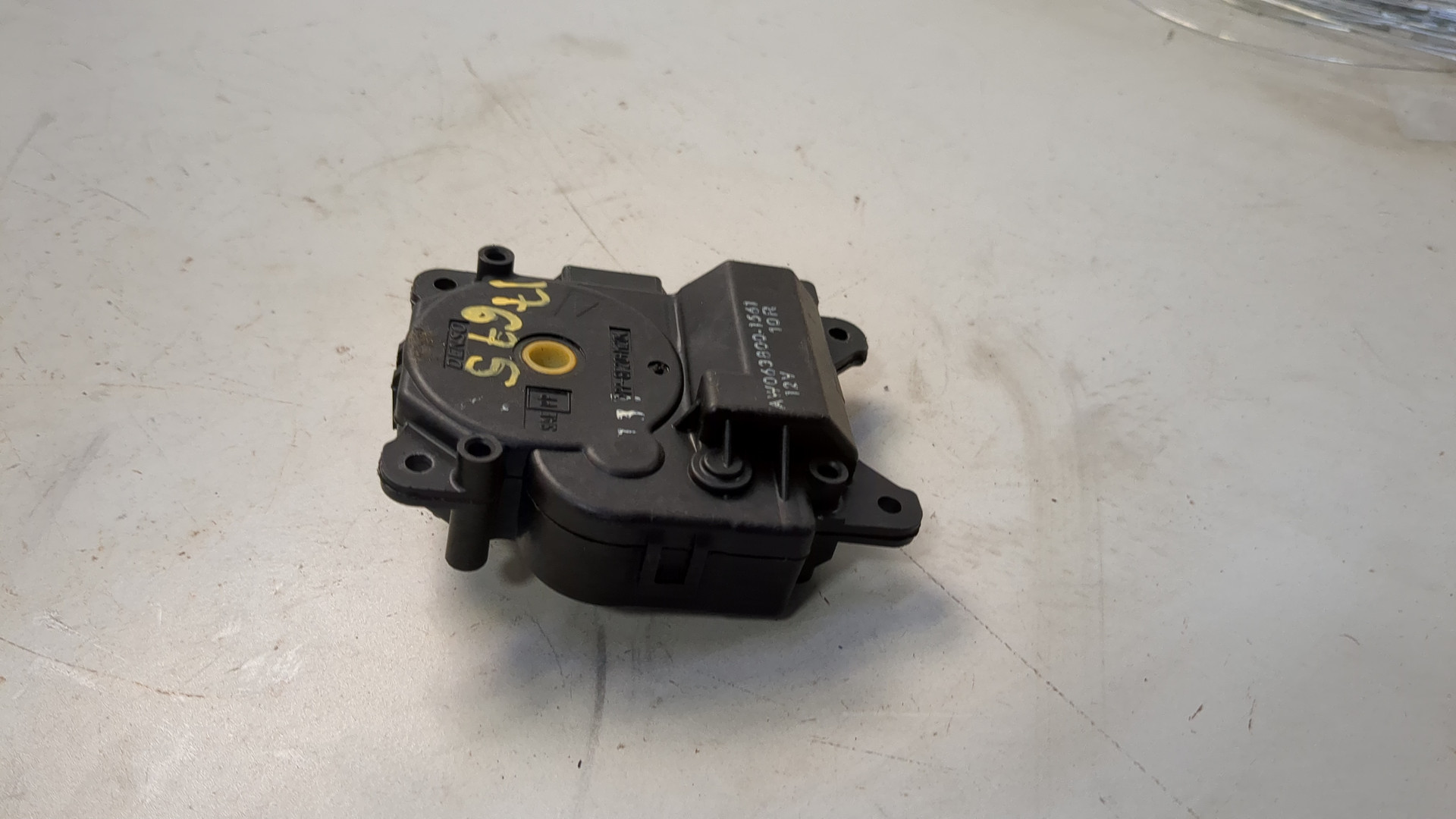 Моторчик заслонки печки