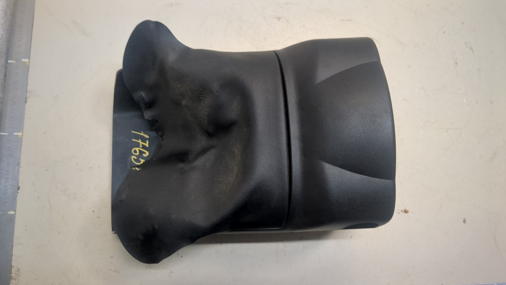 Кожух рулевой колонки