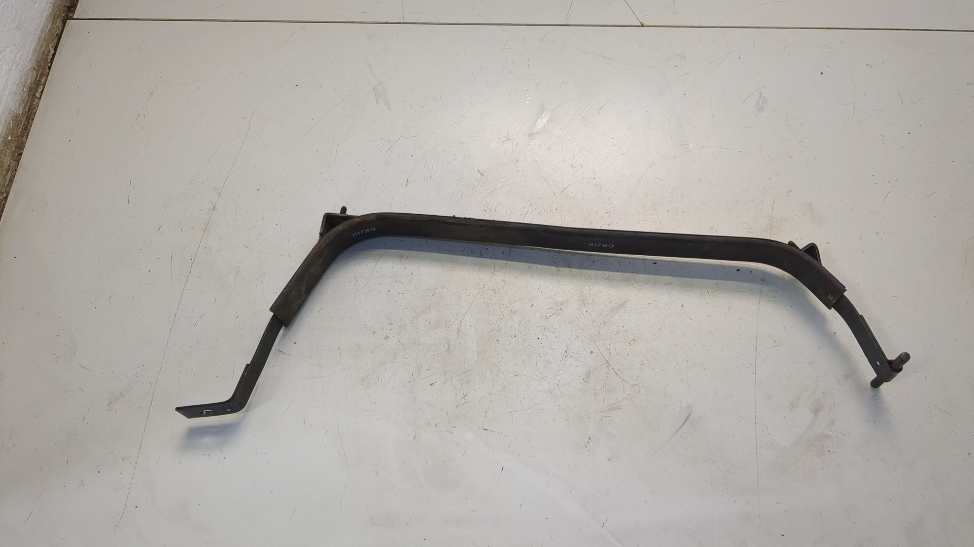 Лента крепления бензобака