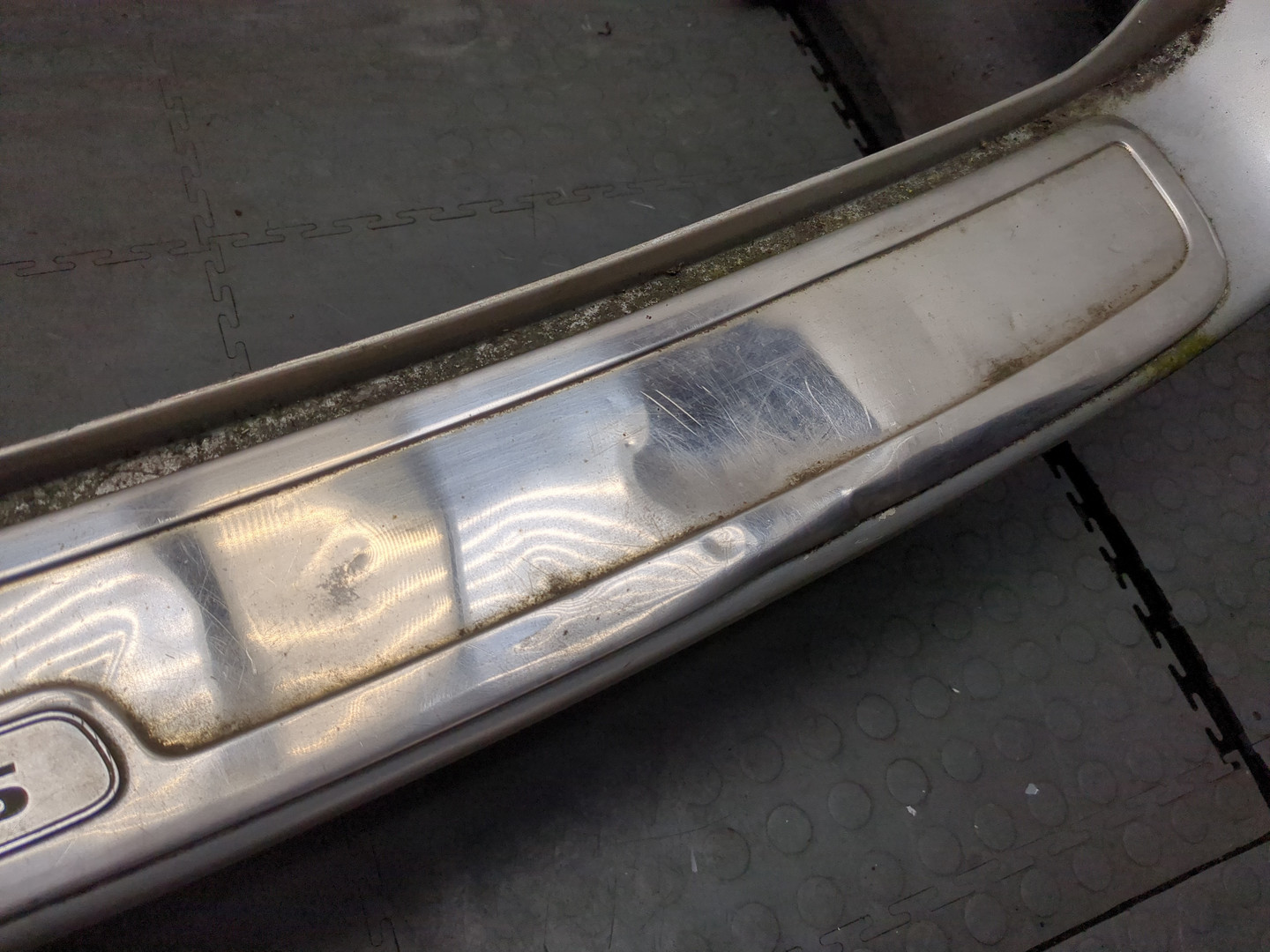 Бампер задний