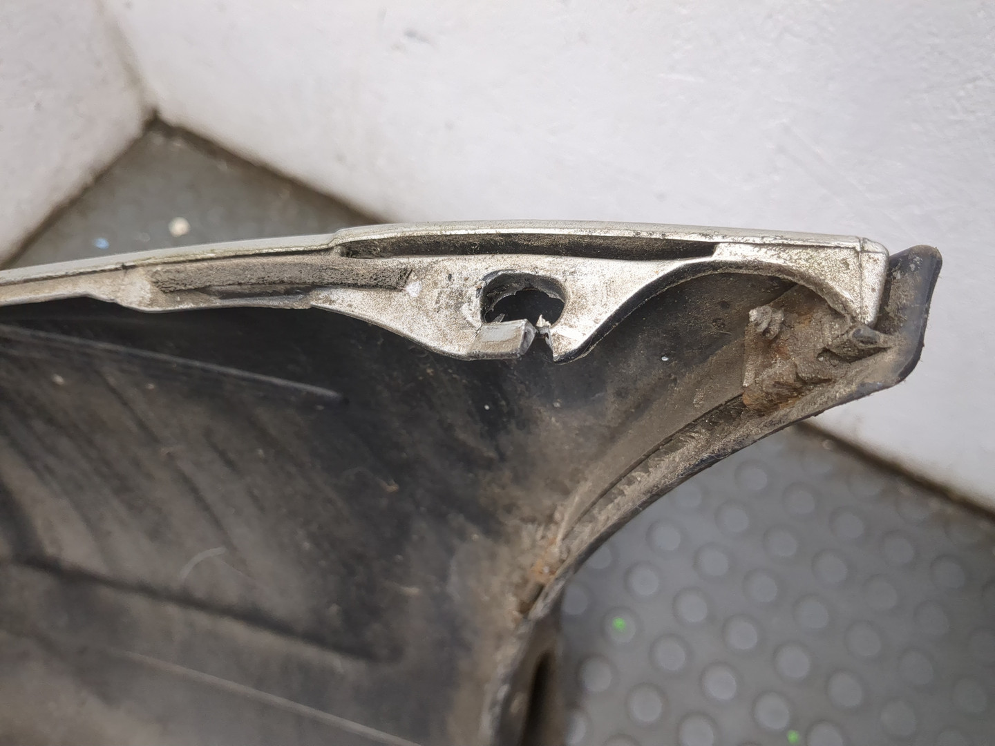 Бампер задний