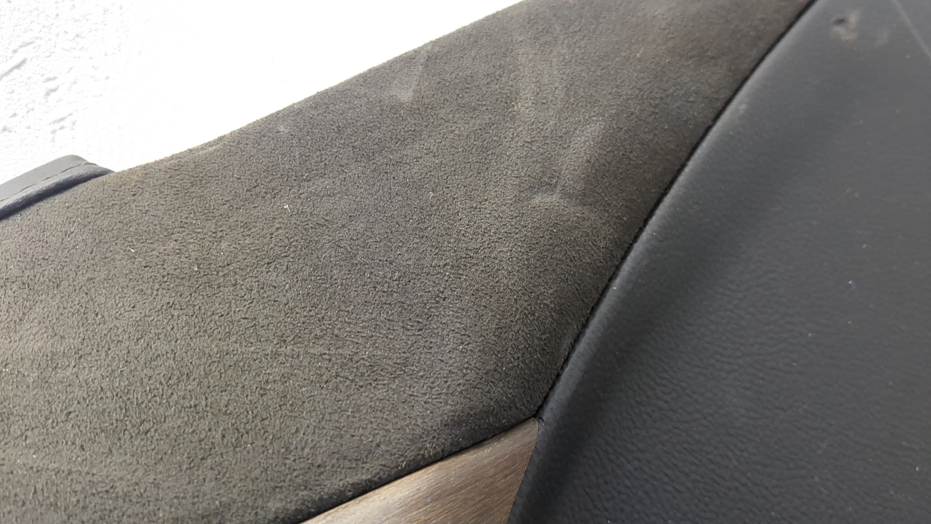 Обшивка двери передней левой