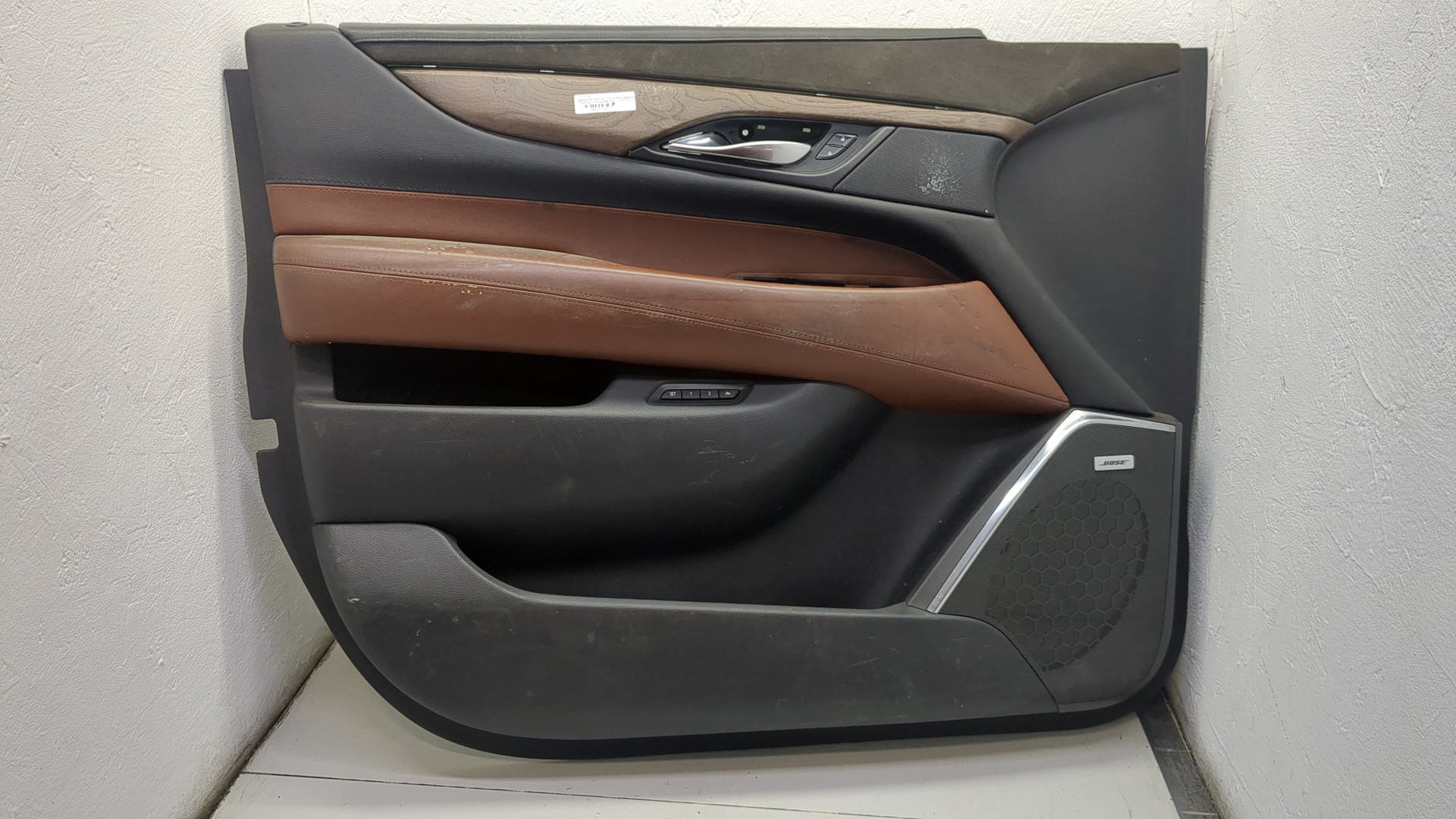 Обшивка двери передней левой