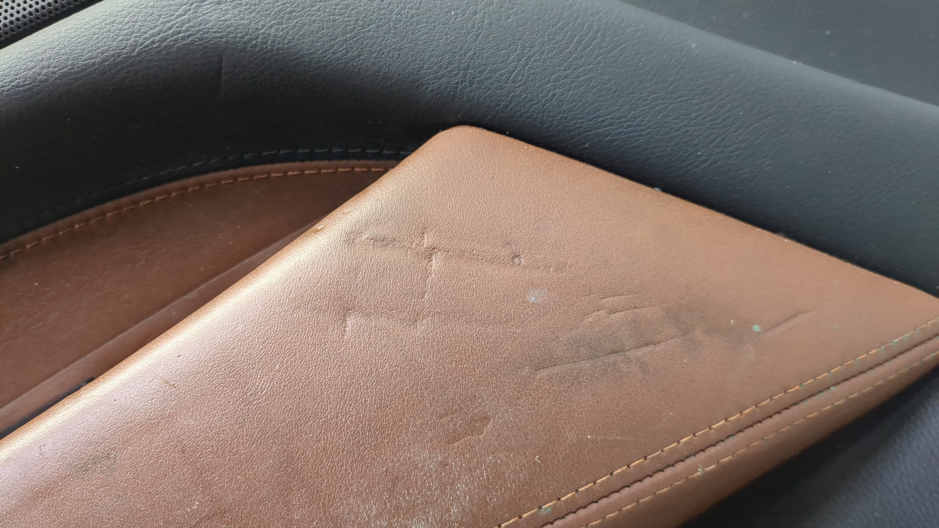 Обшивка двери передней левой