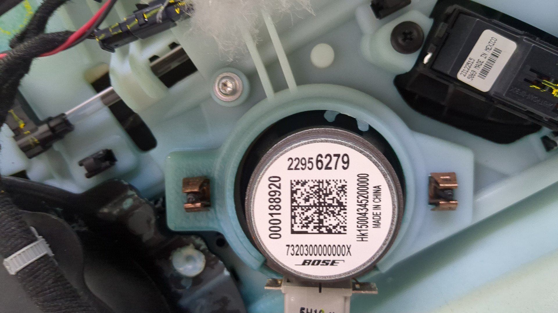 Обшивка двери передней левой