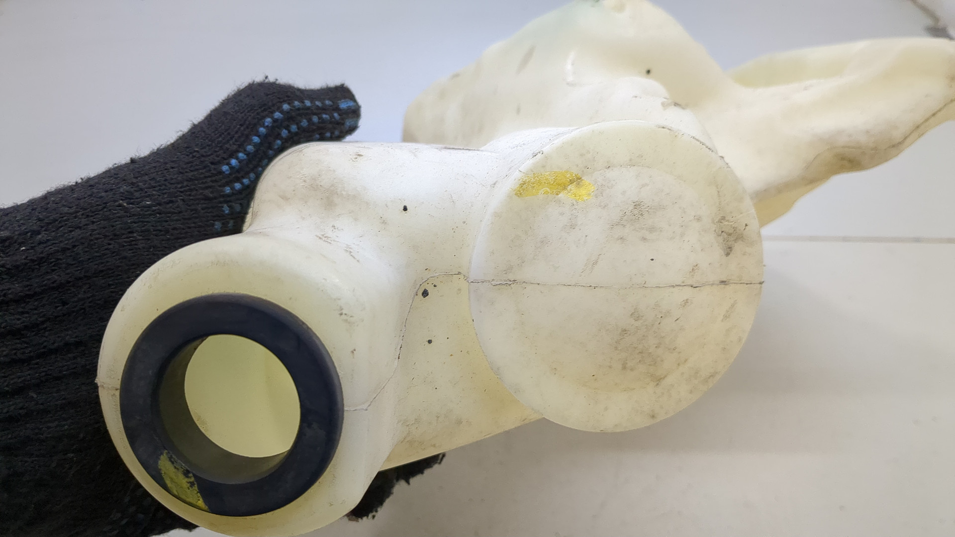 Бачок омывателя лобового стекла